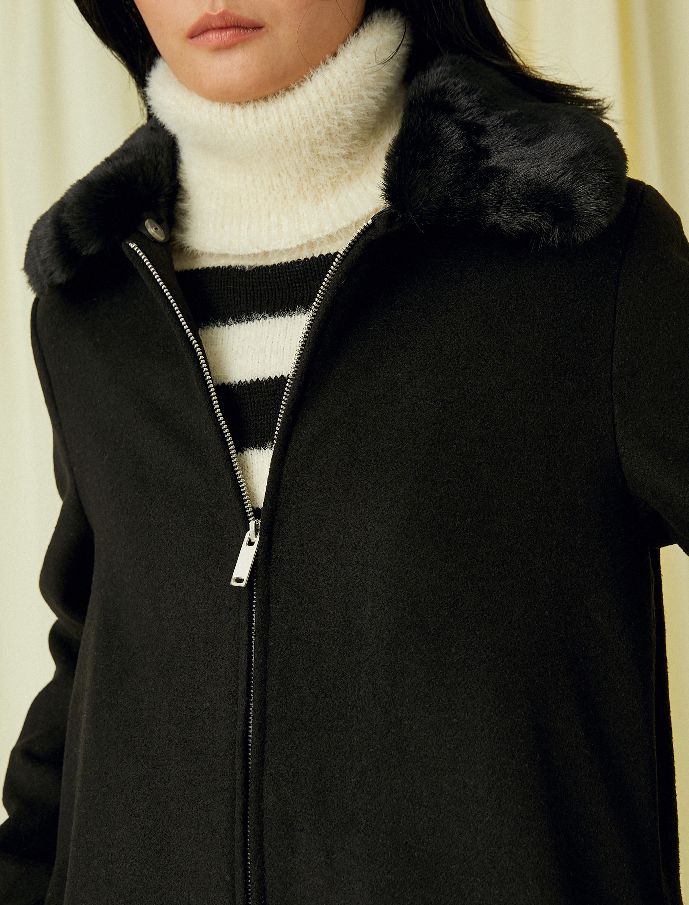   Fermuarlı Kaban Yakası Çıkarılabilir Peluş Detaylı