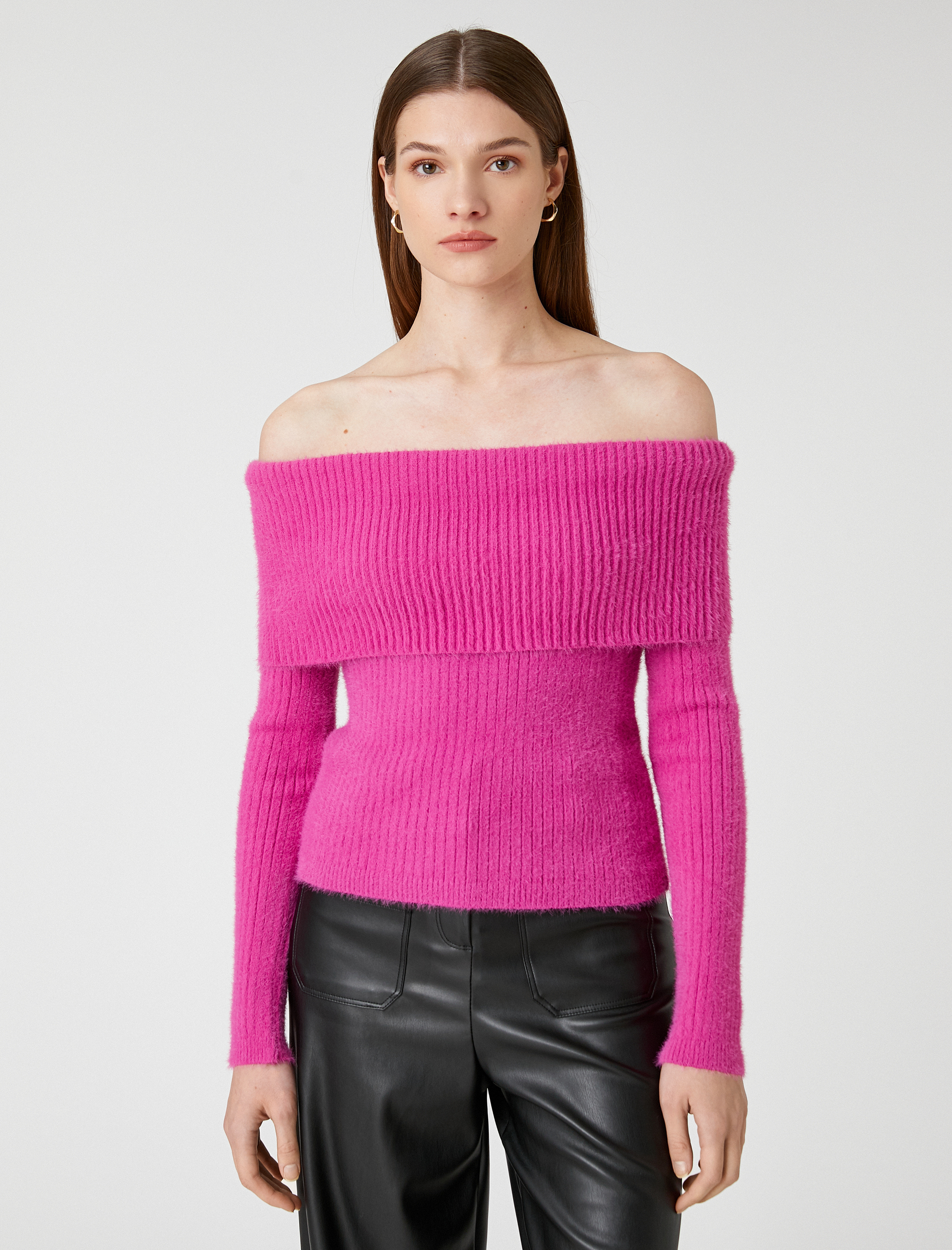   Omzu Açık Yumuşak Dokulu Triko Kazak