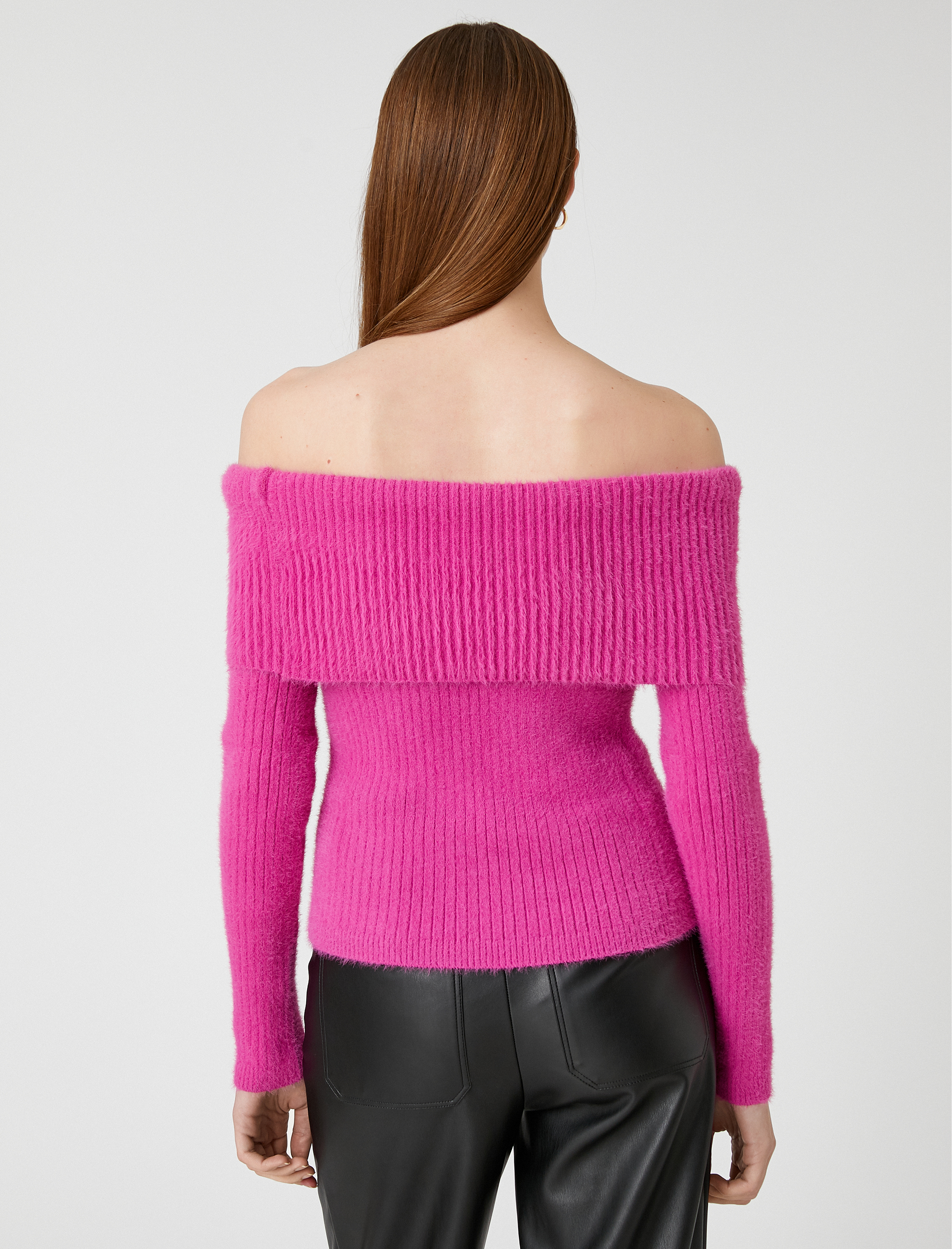   Omzu Açık Yumuşak Dokulu Triko Kazak