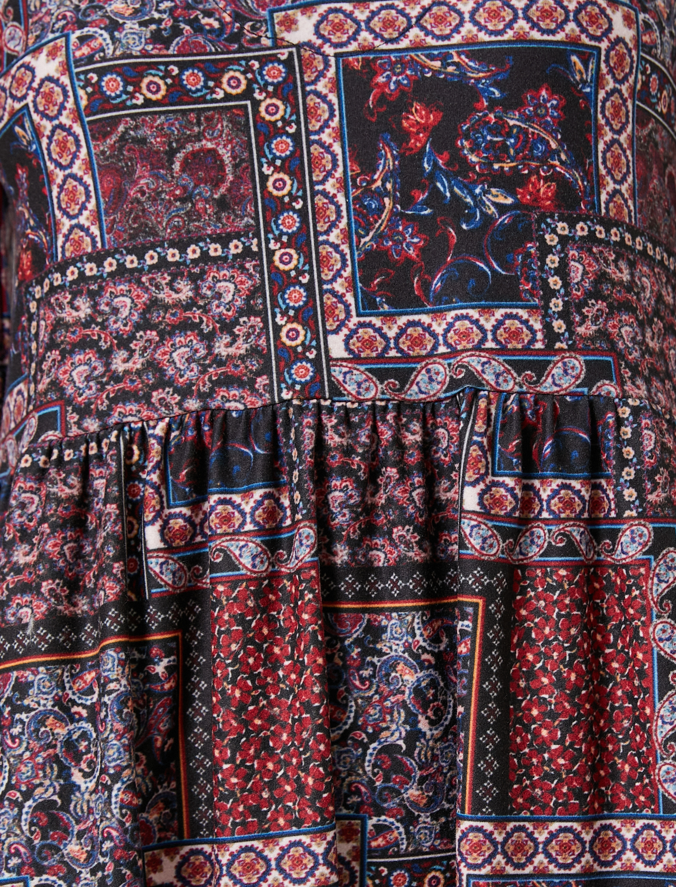   Etnik Desenli Elbise Yarım Kollu Volanlı V Yaka