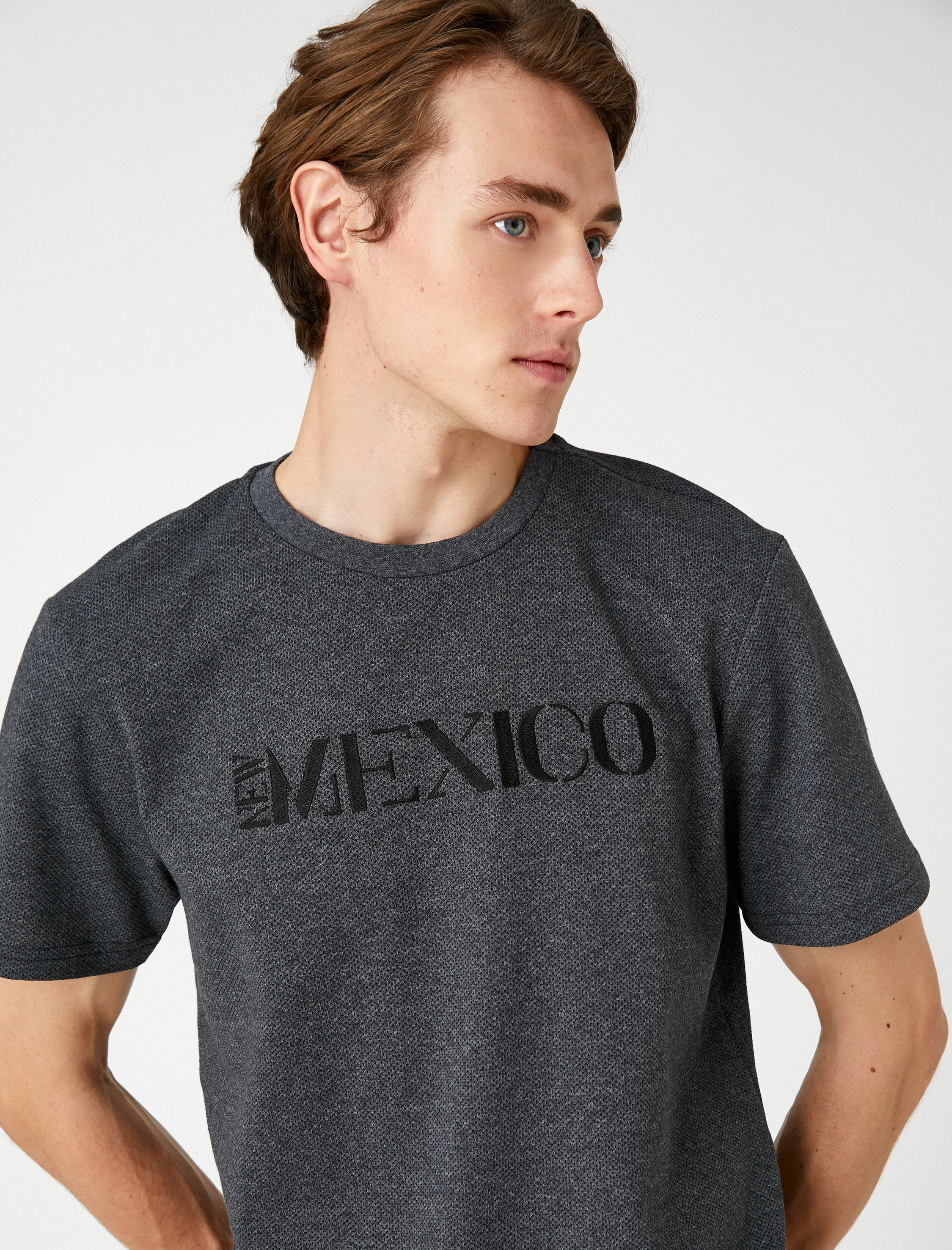   Dokuma Tişört Yazı İşlemeli Bisiklet Yaka Kısa Kollu