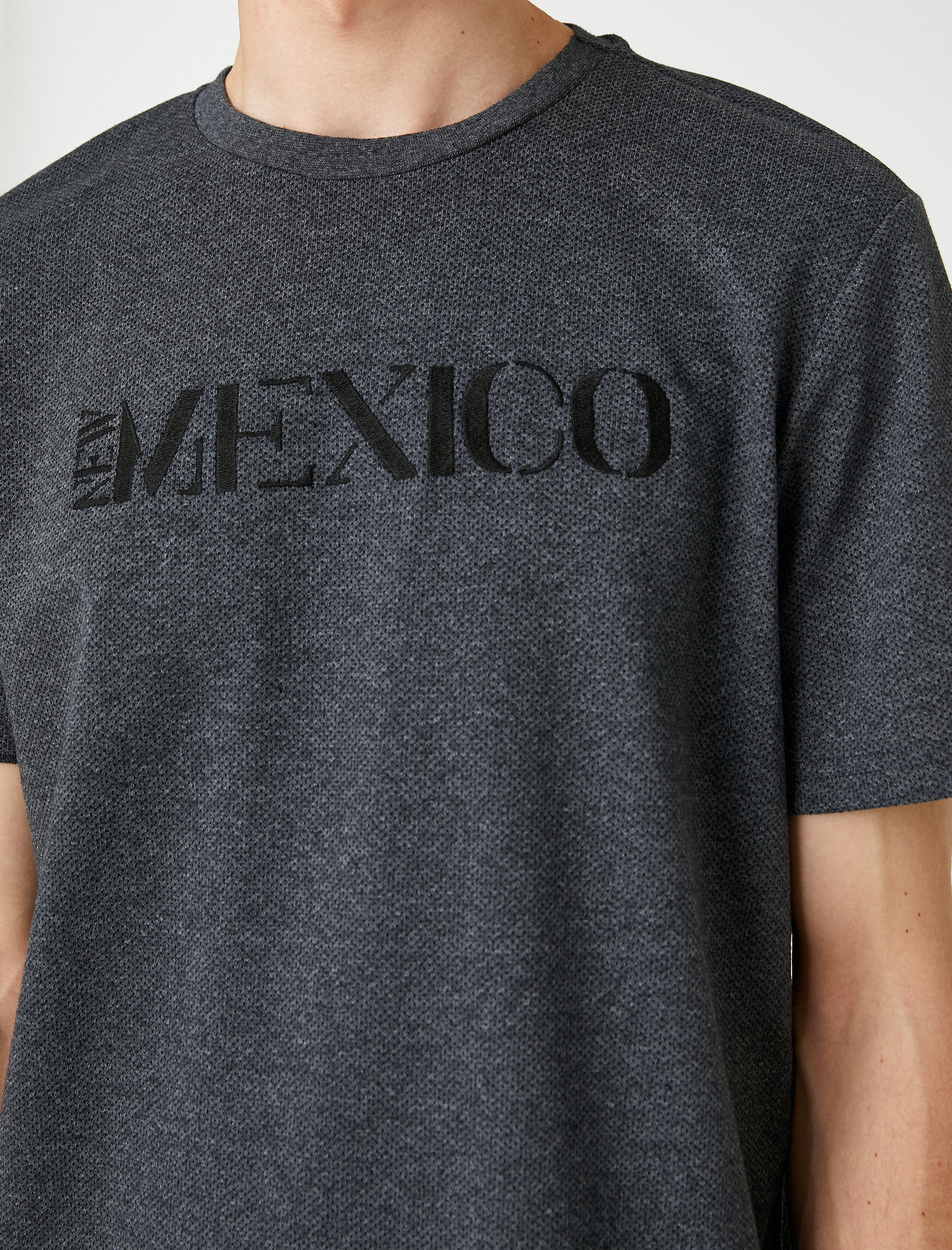   Dokuma Tişört Yazı İşlemeli Bisiklet Yaka Kısa Kollu