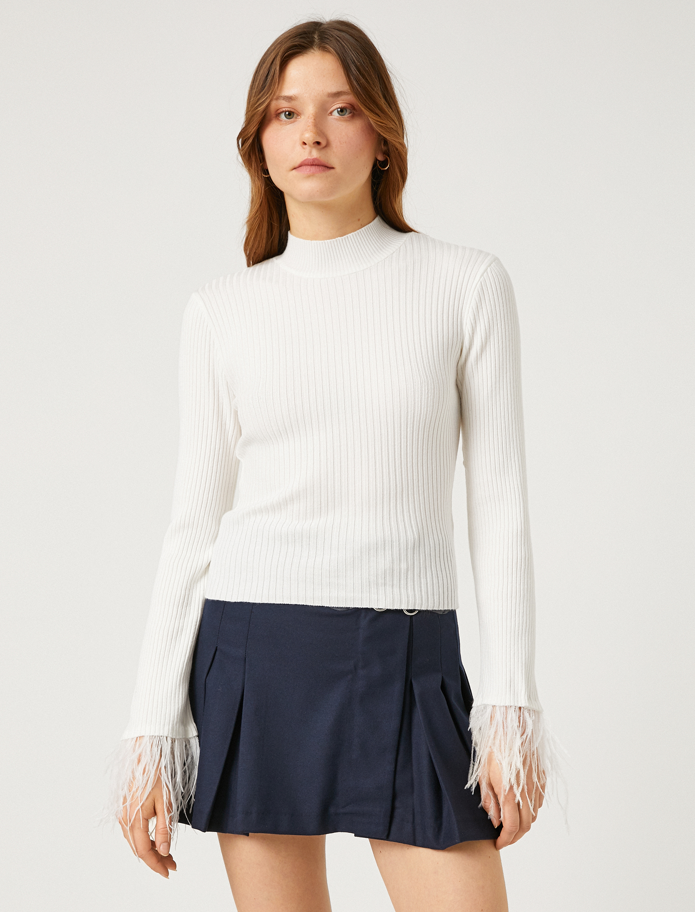   Melis Ağazat X Koton - Kolları Tüy Detaylı Yarım Balıkçı Yaka Kazak