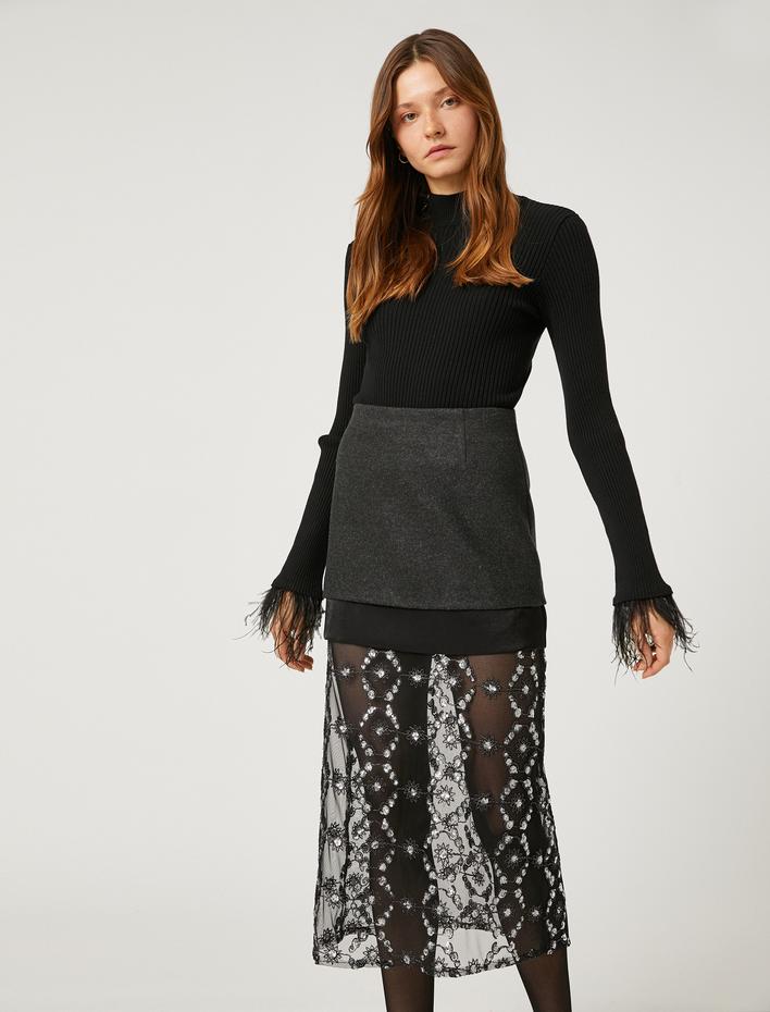  Melis Ağazat X Koton - Kolları Tüy Detaylı Yarım Balıkçı Yaka Kazak