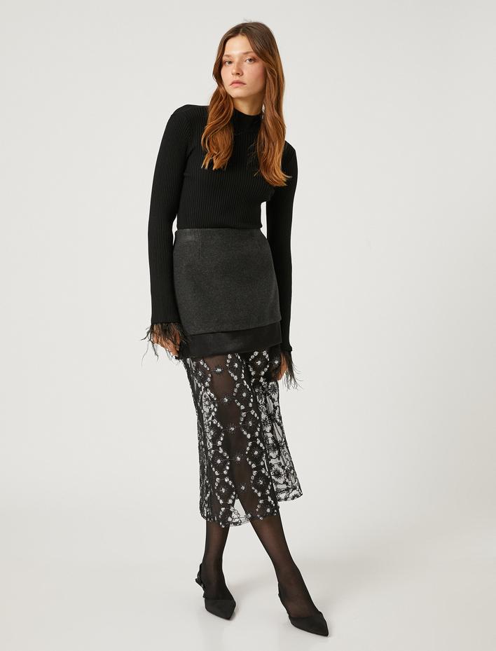  Melis Ağazat X Koton - Kolları Tüy Detaylı Yarım Balıkçı Yaka Kazak