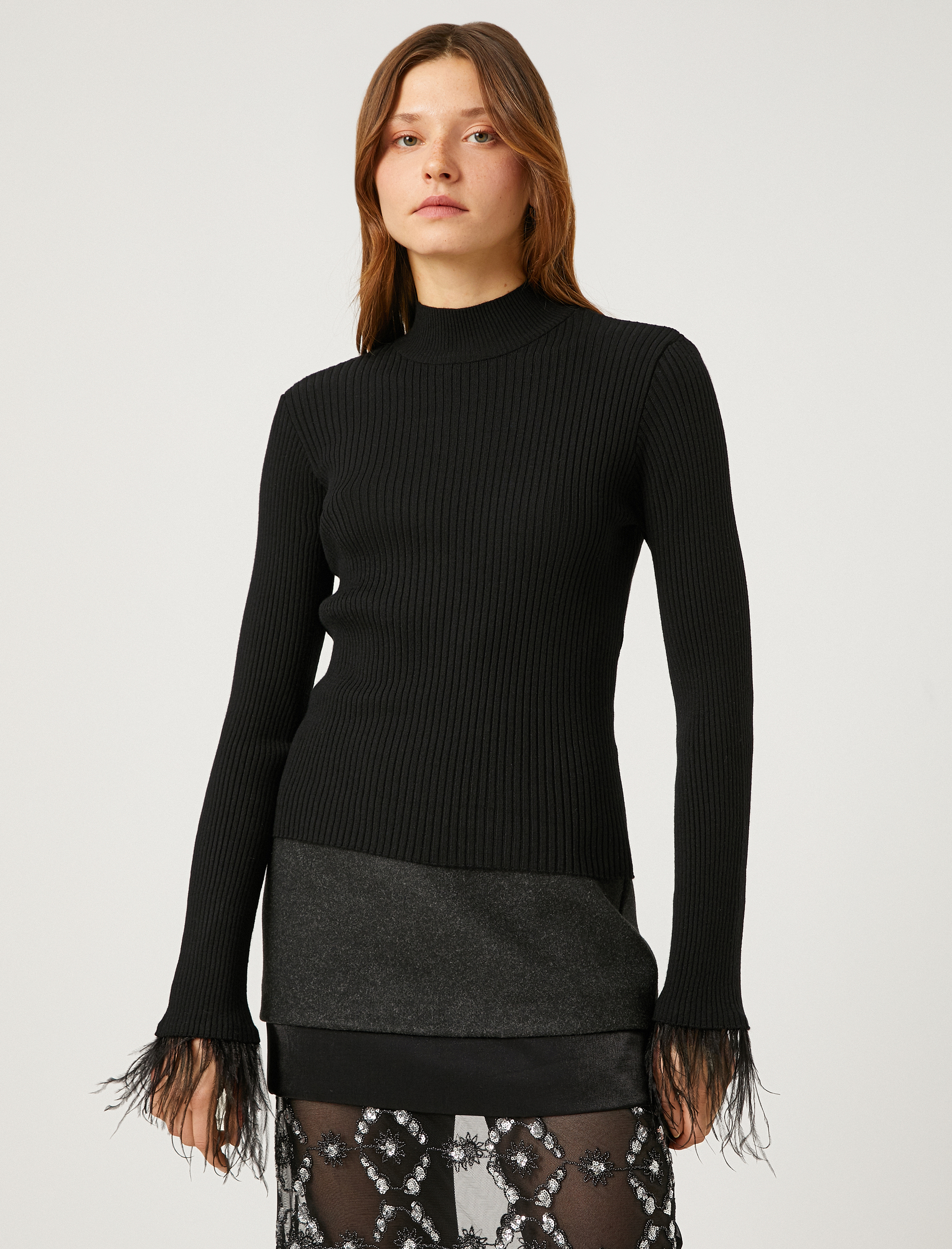   Melis Ağazat X Koton - Kolları Tüy Detaylı Yarım Balıkçı Yaka Kazak