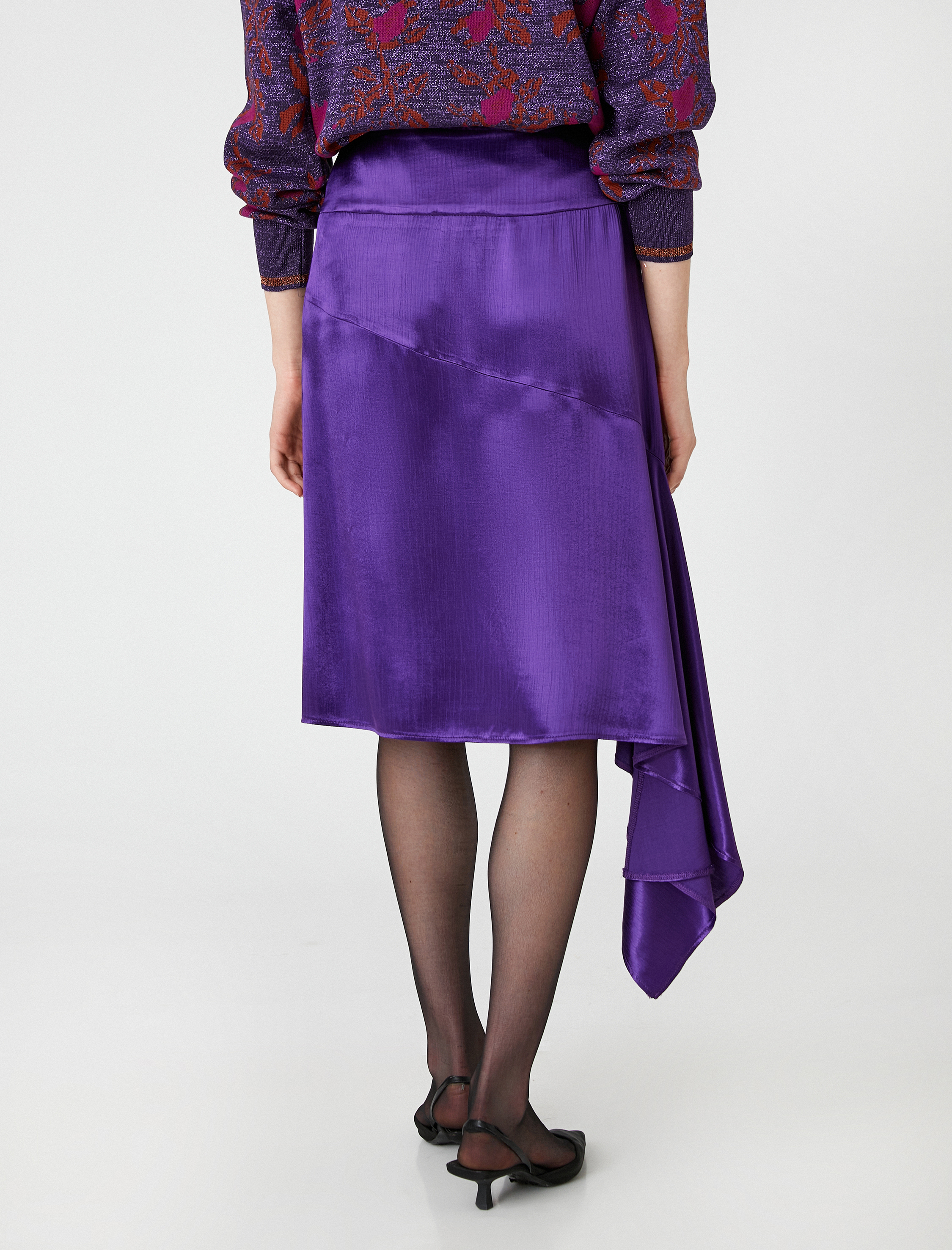   Melis Ağazat X Koton - Saten Asimetrik Kesim Kısa Etek