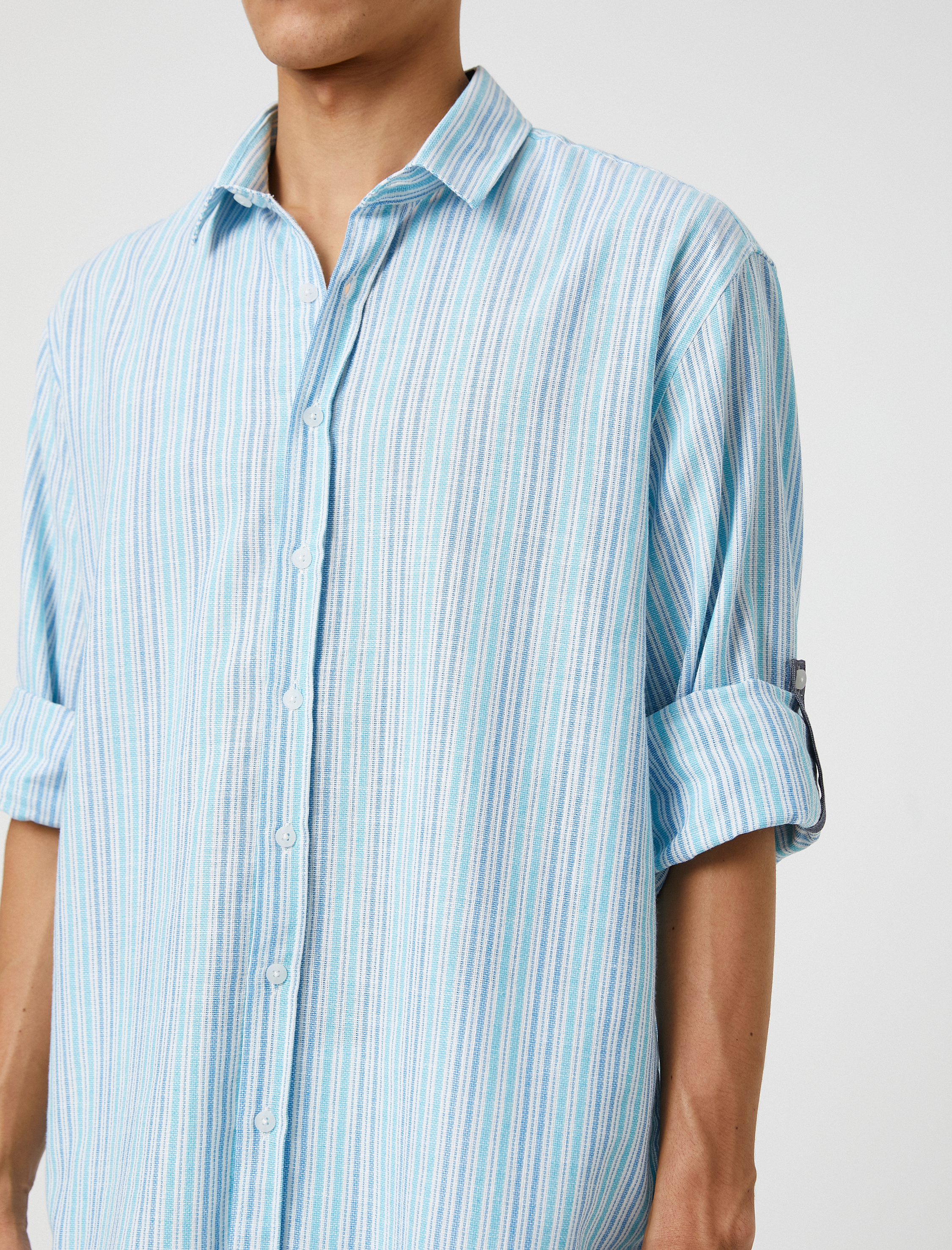 Koton Dokuma Gömlek Klasik Yaka Düğmeli Kıvrılabilir Kol Detaylı. 5