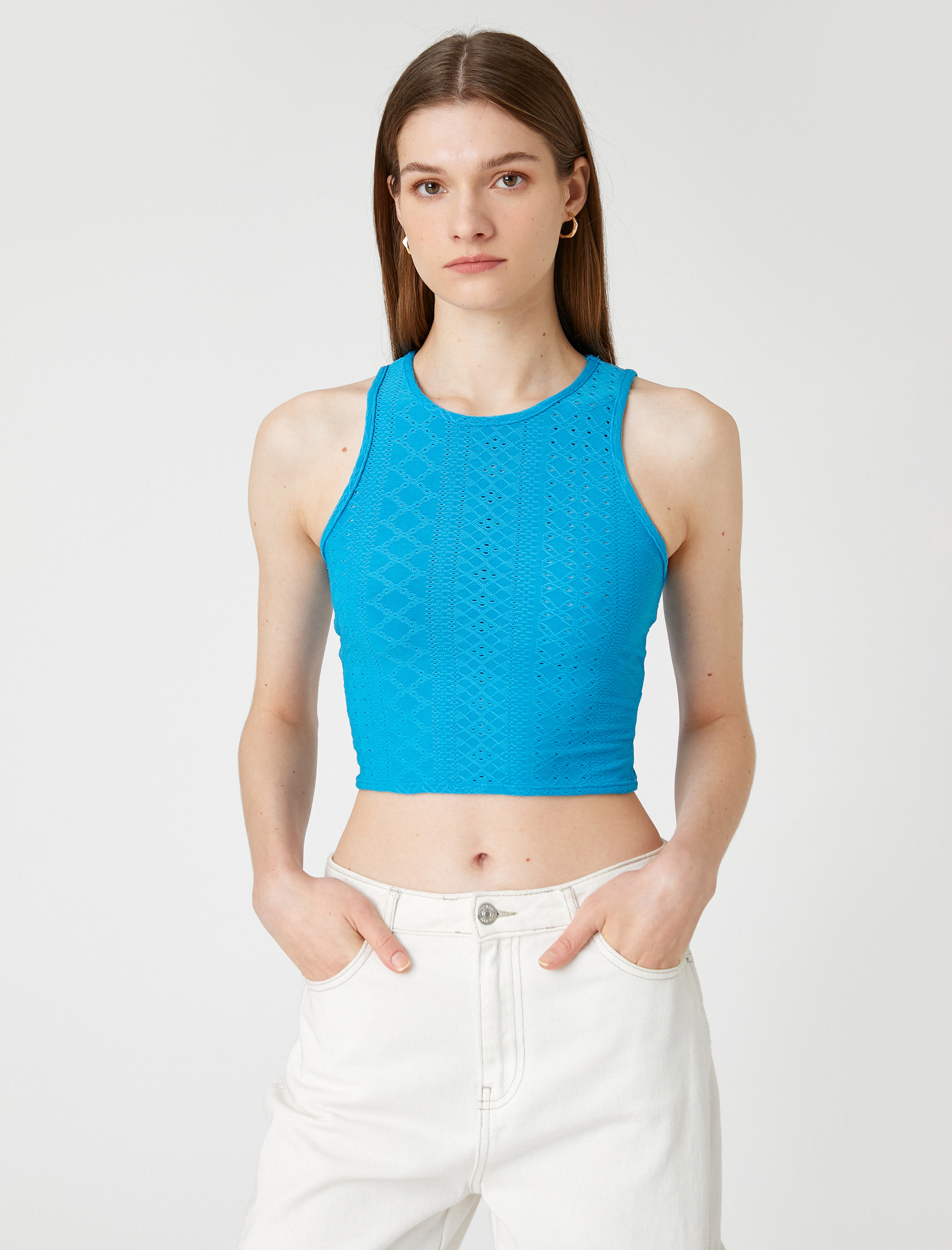   Crop Atlet Arkası Bağlamalı Pencere Detaylı