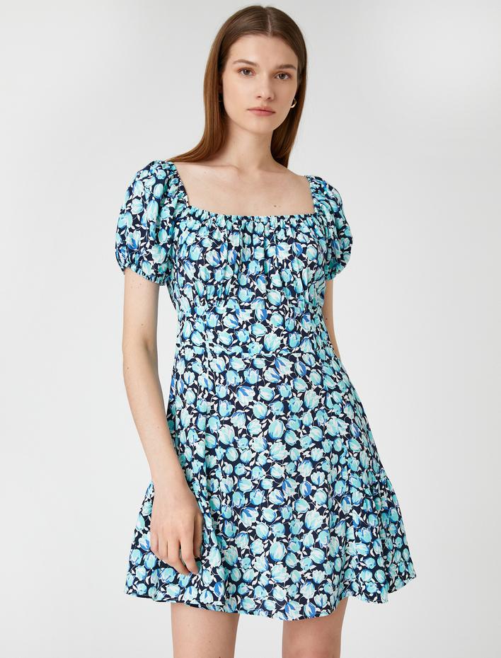  Çiçekli Mini Balon Kol Elbise Kare Yaka Viskon