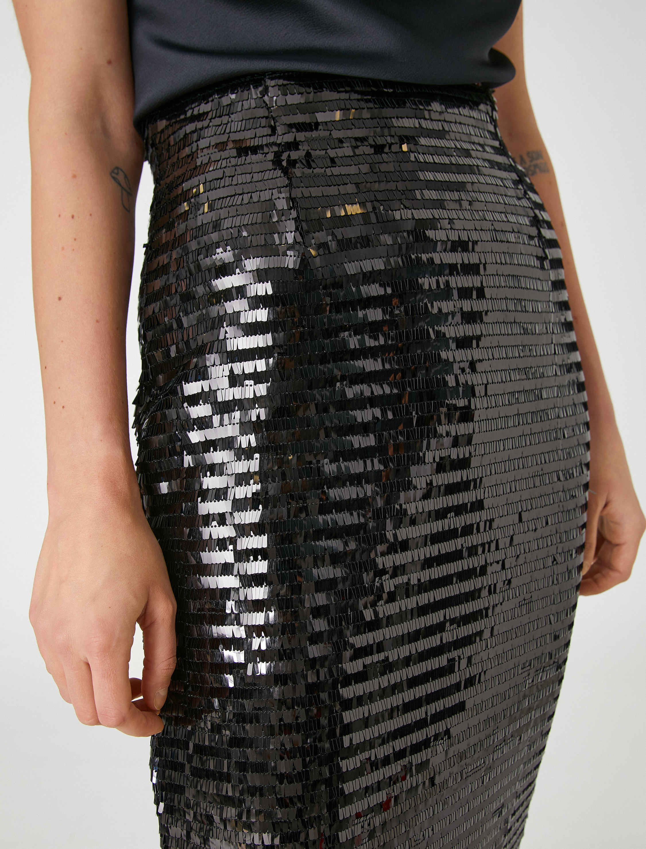   Payetli Pullu Midi Abiye Etek Yırtmaç Detaylı