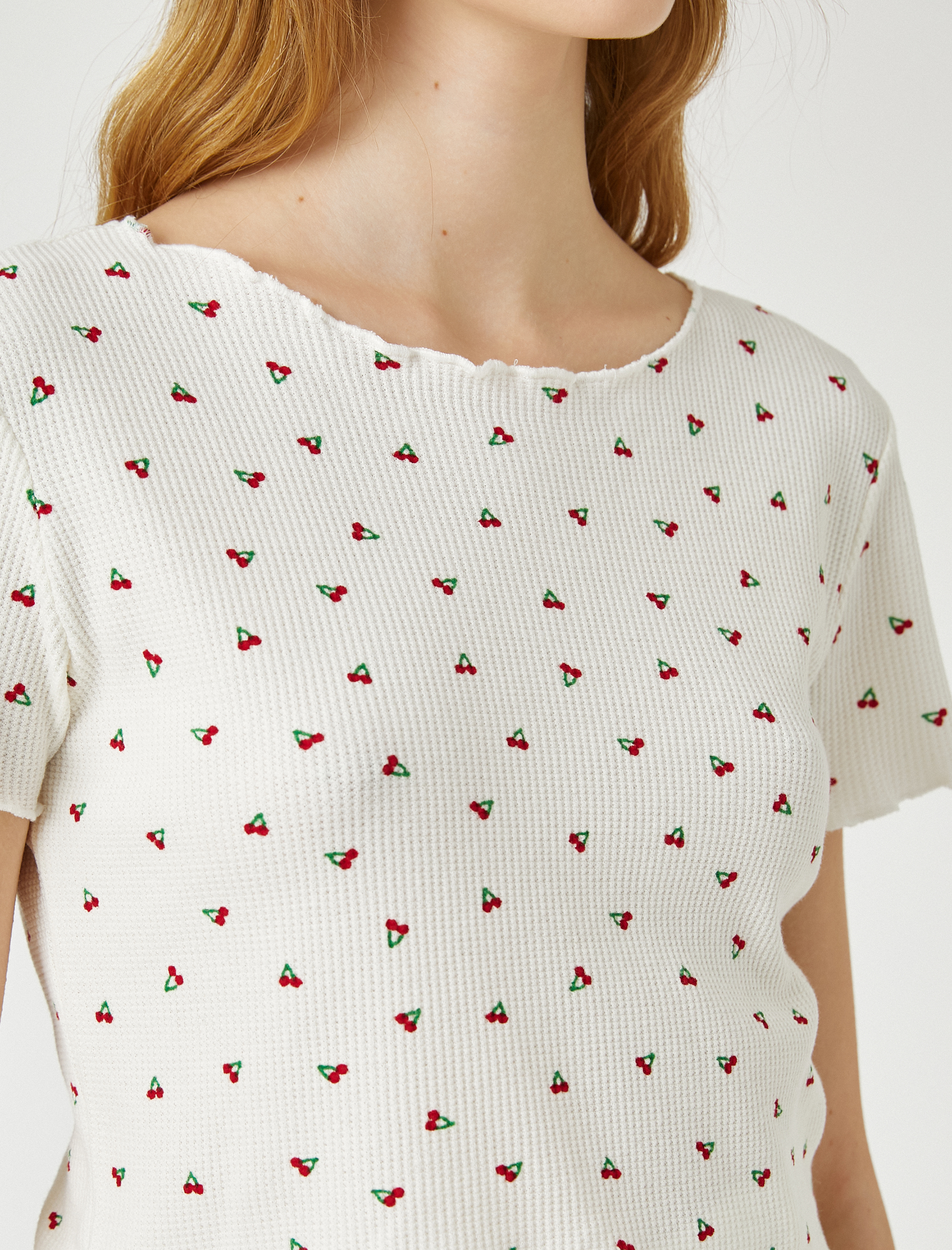   Crop Tişört Kısa Kollu Yuvarlak Yaka Minimal Baskılı