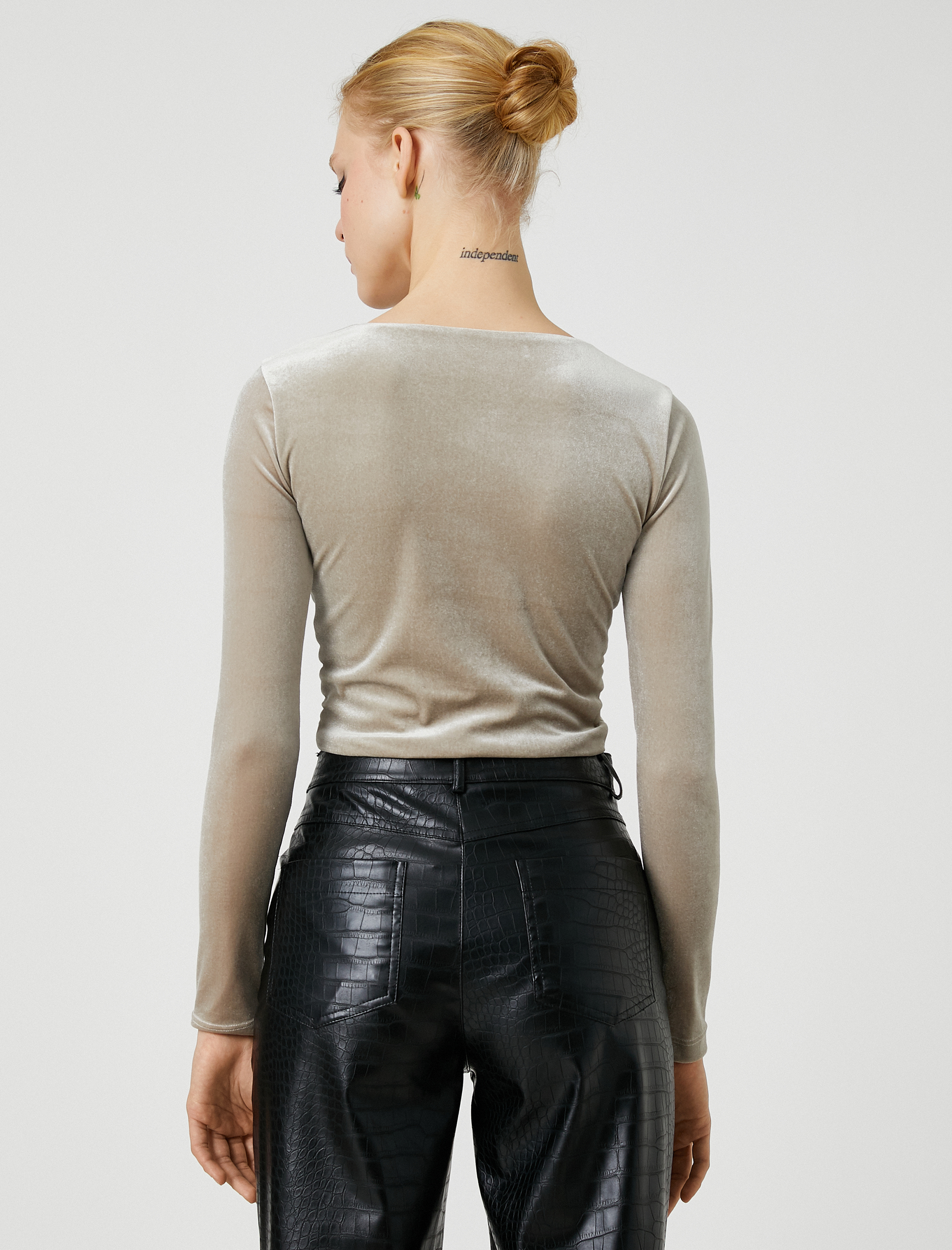   Crop Kadife Bluz Düğüm Detaylı Uzun Kollu