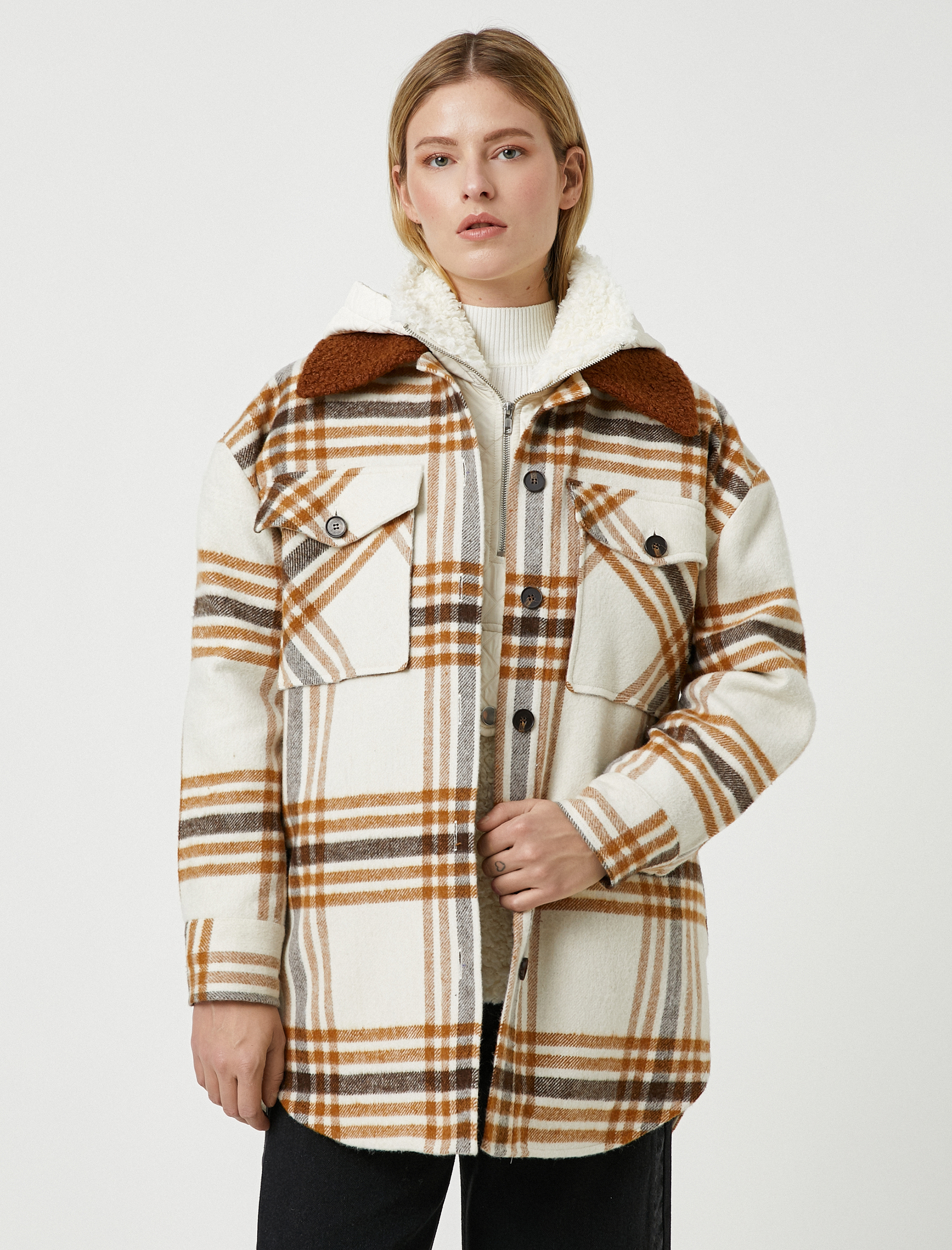   Koton X Şahika Ercümen - Düğmeli Cepli Oversize Gömlek Ceket