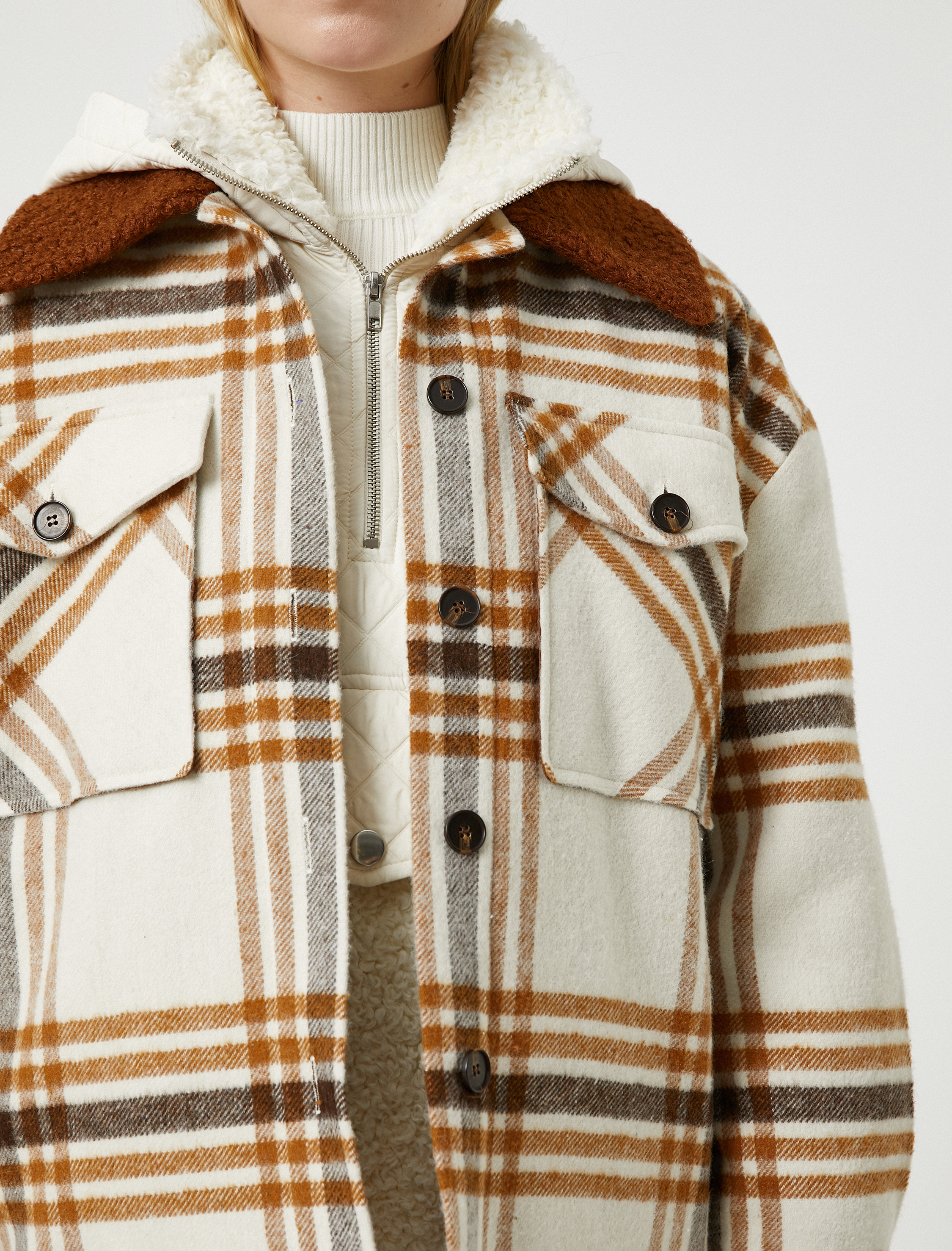   Koton X Şahika Ercümen - Düğmeli Cepli Oversize Gömlek Ceket