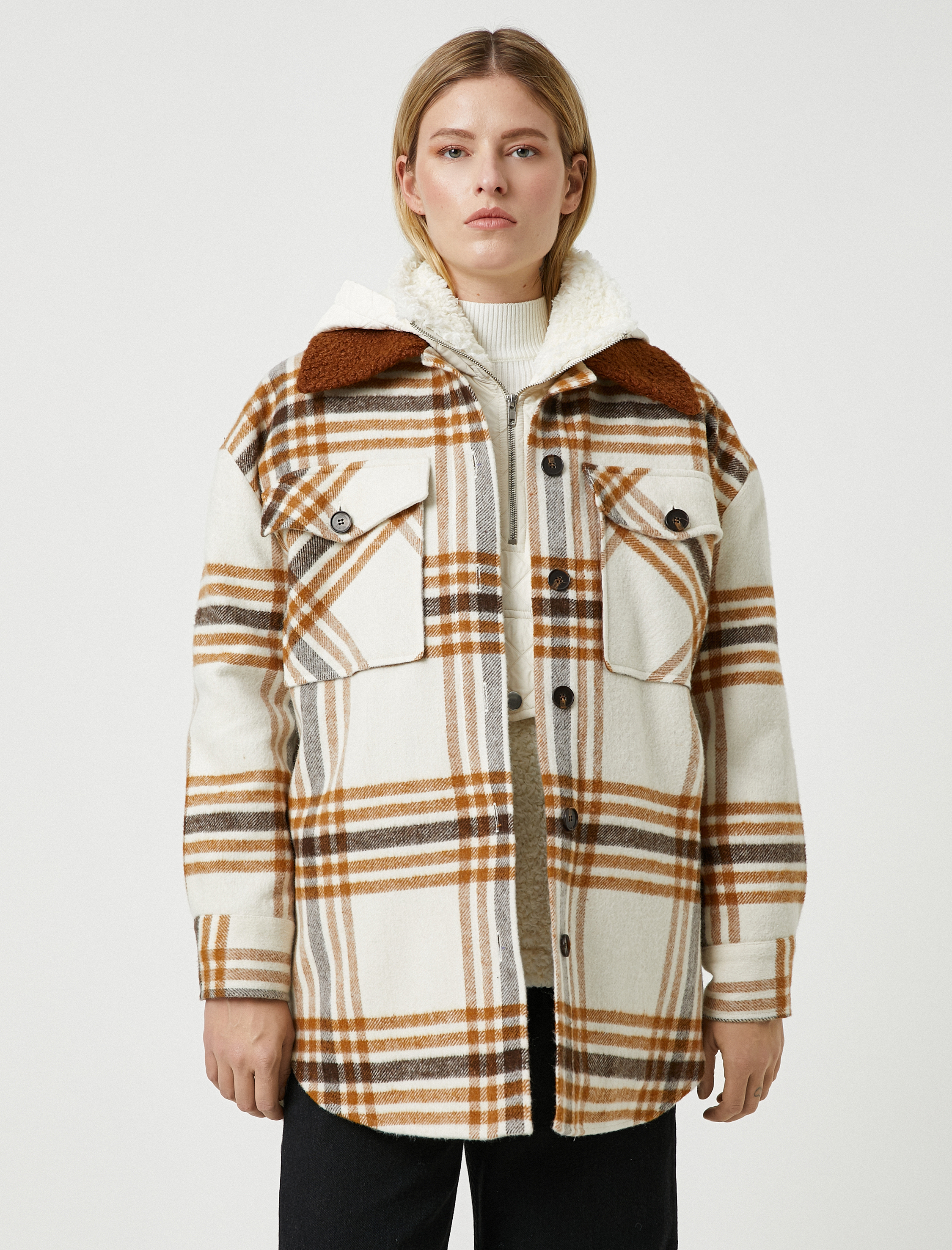   Koton X Şahika Ercümen - Düğmeli Cepli Oversize Gömlek Ceket