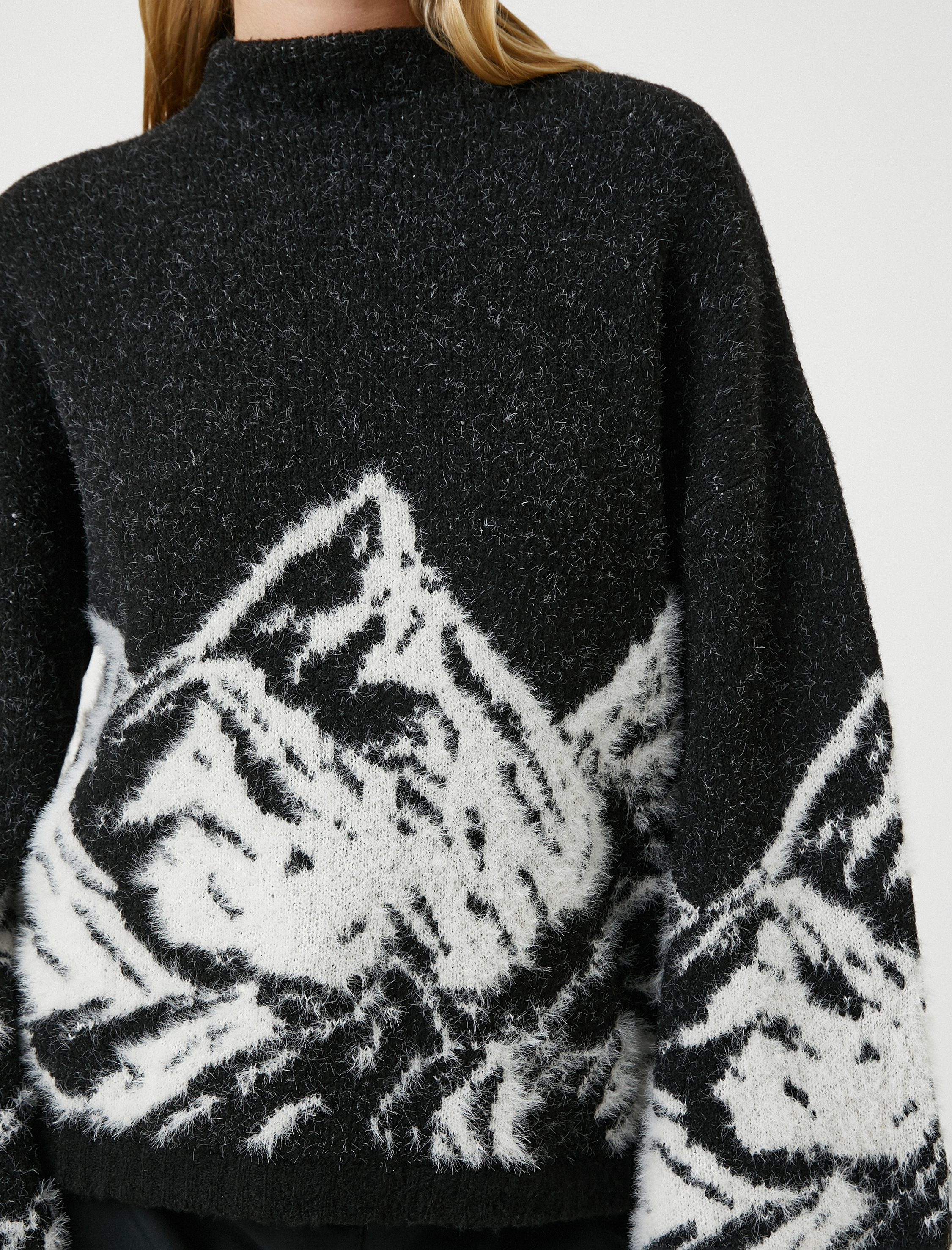   Koton X Şahika Ercümen - Dağ Desenli Dik Yaka Örgü Kazak