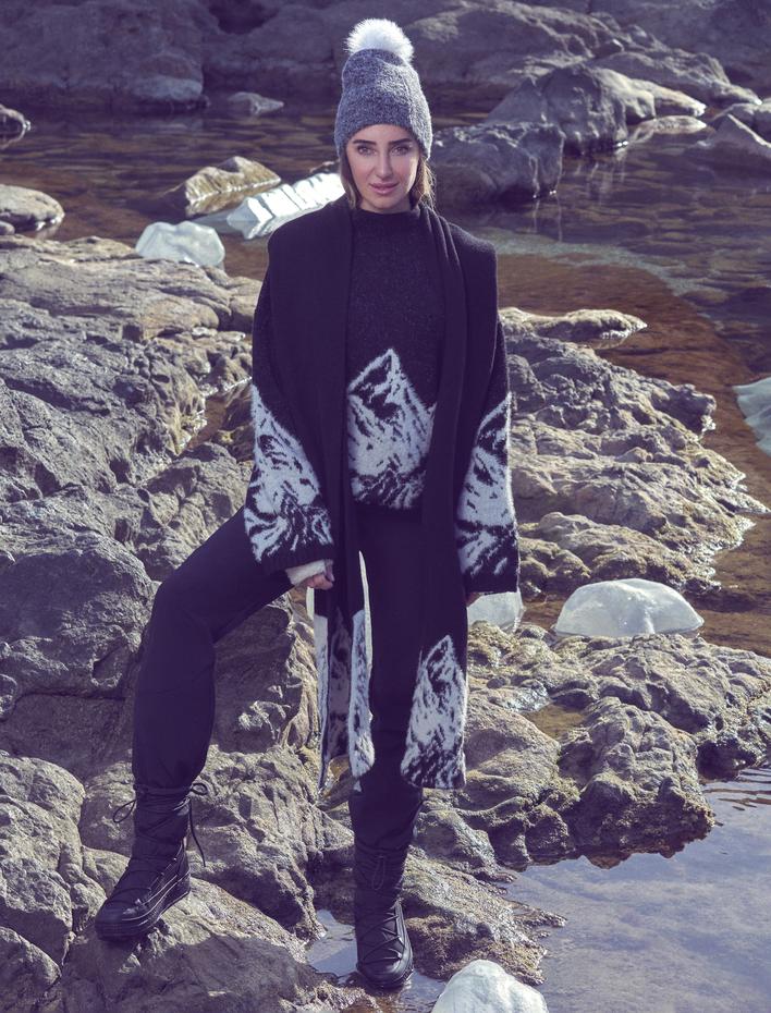  Koton X Şahika Ercümen - Dağ Desenli Dik Yaka Örgü Kazak