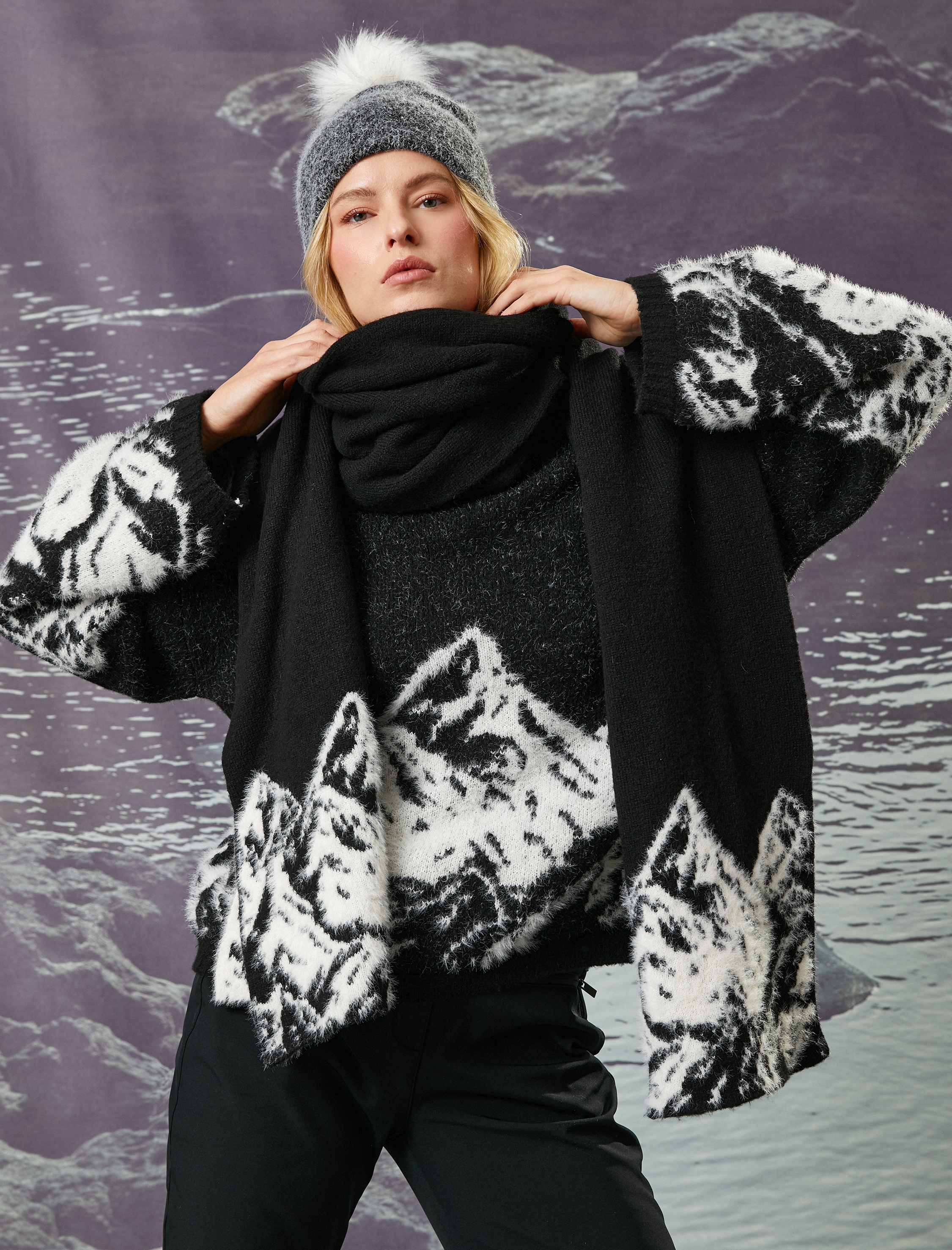   Koton X Şahika Ercümen - Dağ Desenli Dik Yaka Örgü Kazak