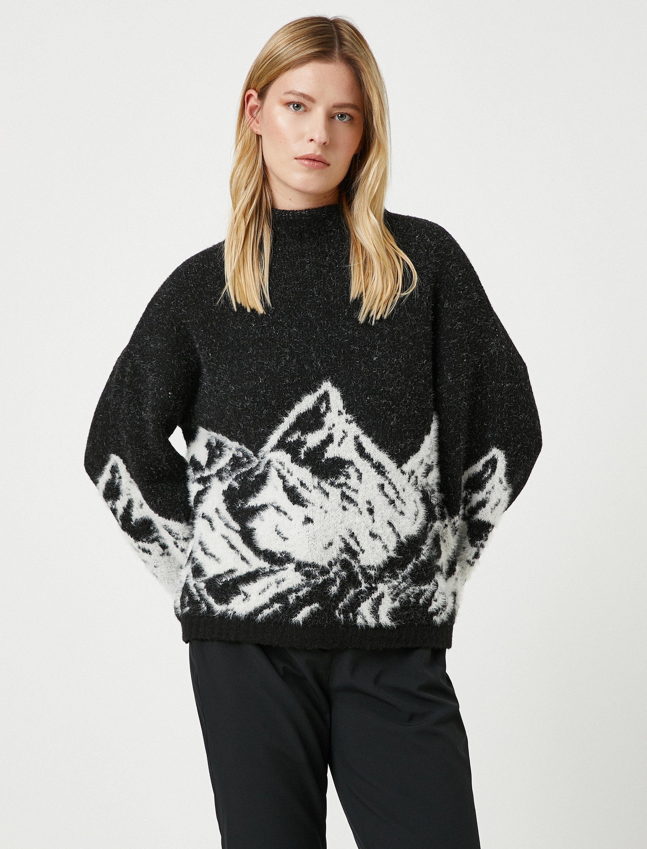   Koton X Şahika Ercümen - Dağ Desenli Dik Yaka Örgü Kazak