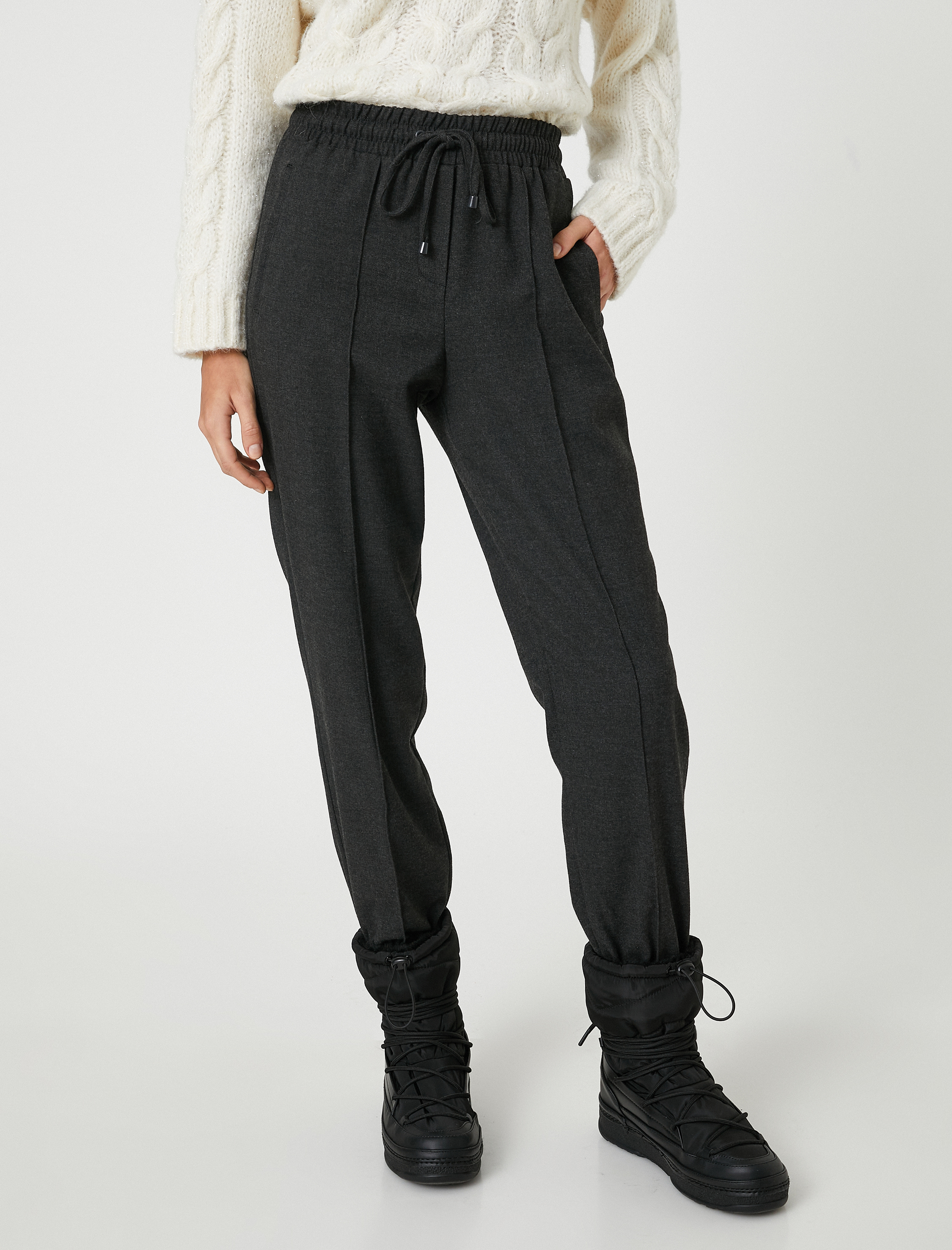   Koton X Şahika Ercümen - Nervürlü Cepli Beli Bağlamalı Jogger Pantolon