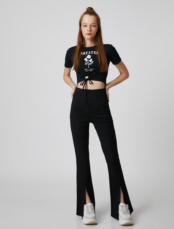  Crop Tişört Baskılı Pencere Detaylı Kısa Kollu