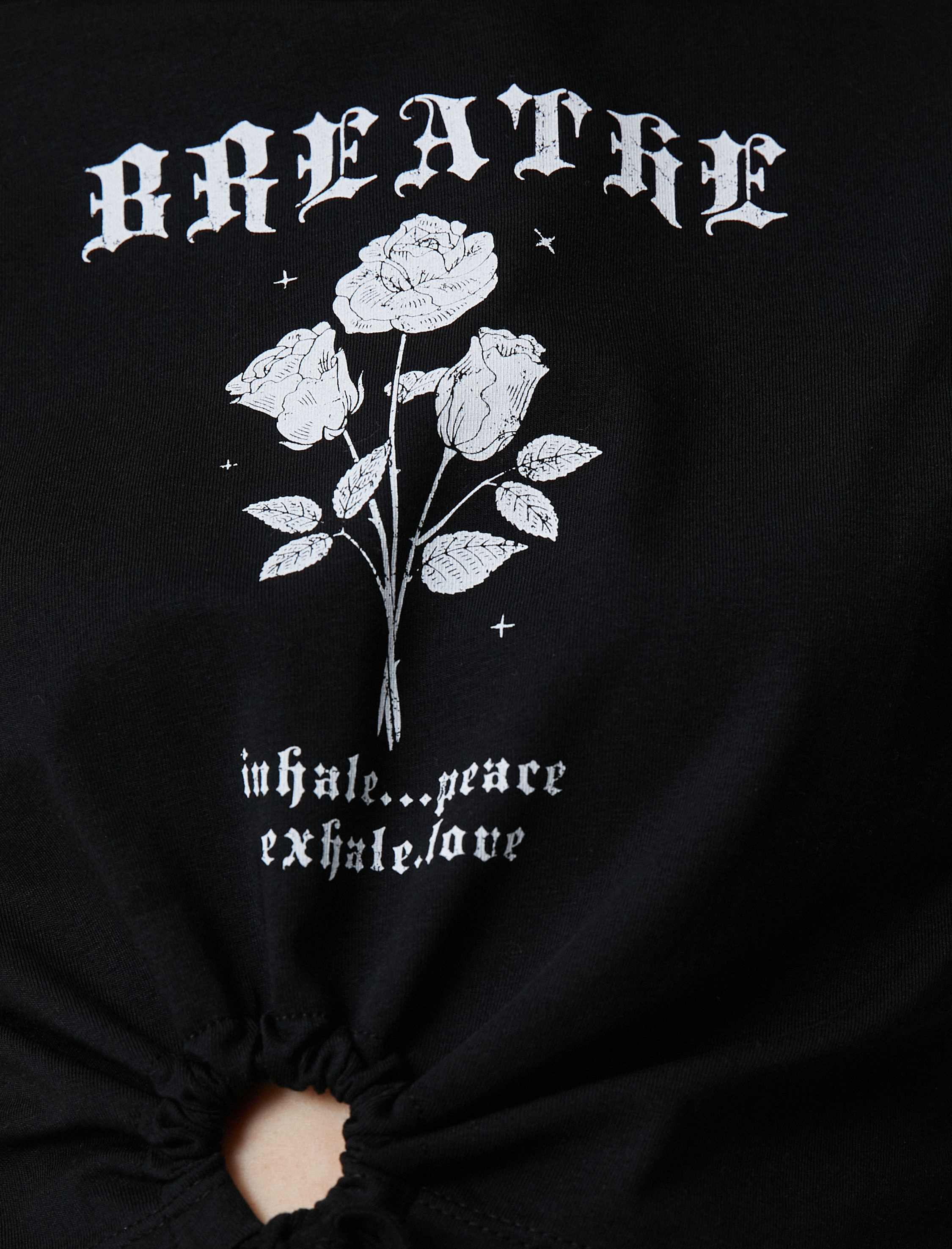   Crop Tişört Baskılı Pencere Detaylı Kısa Kollu