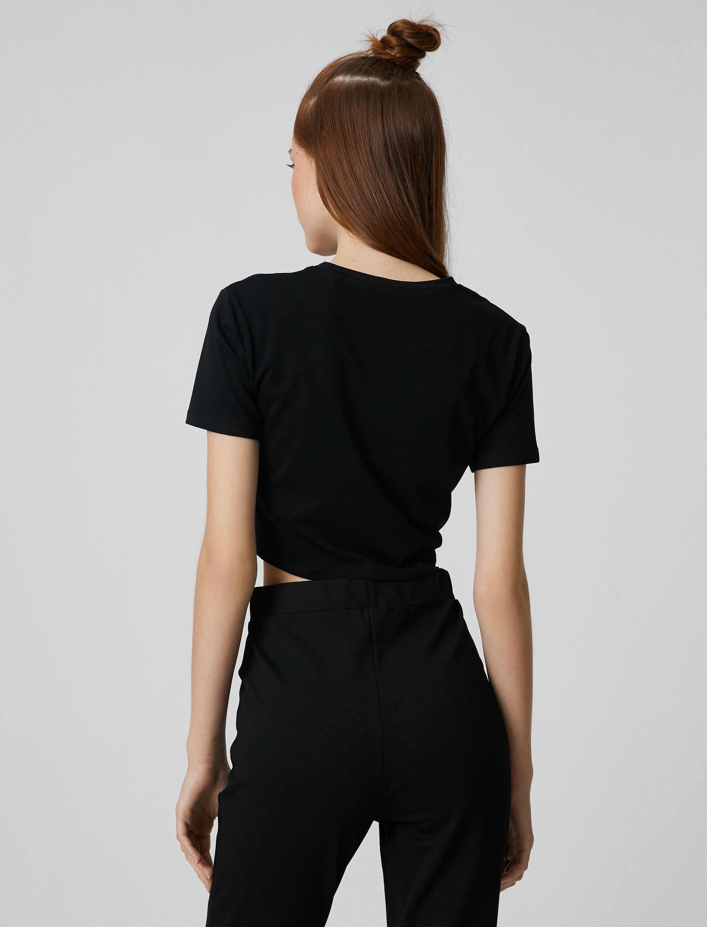   Crop Tişört Baskılı Pencere Detaylı Kısa Kollu