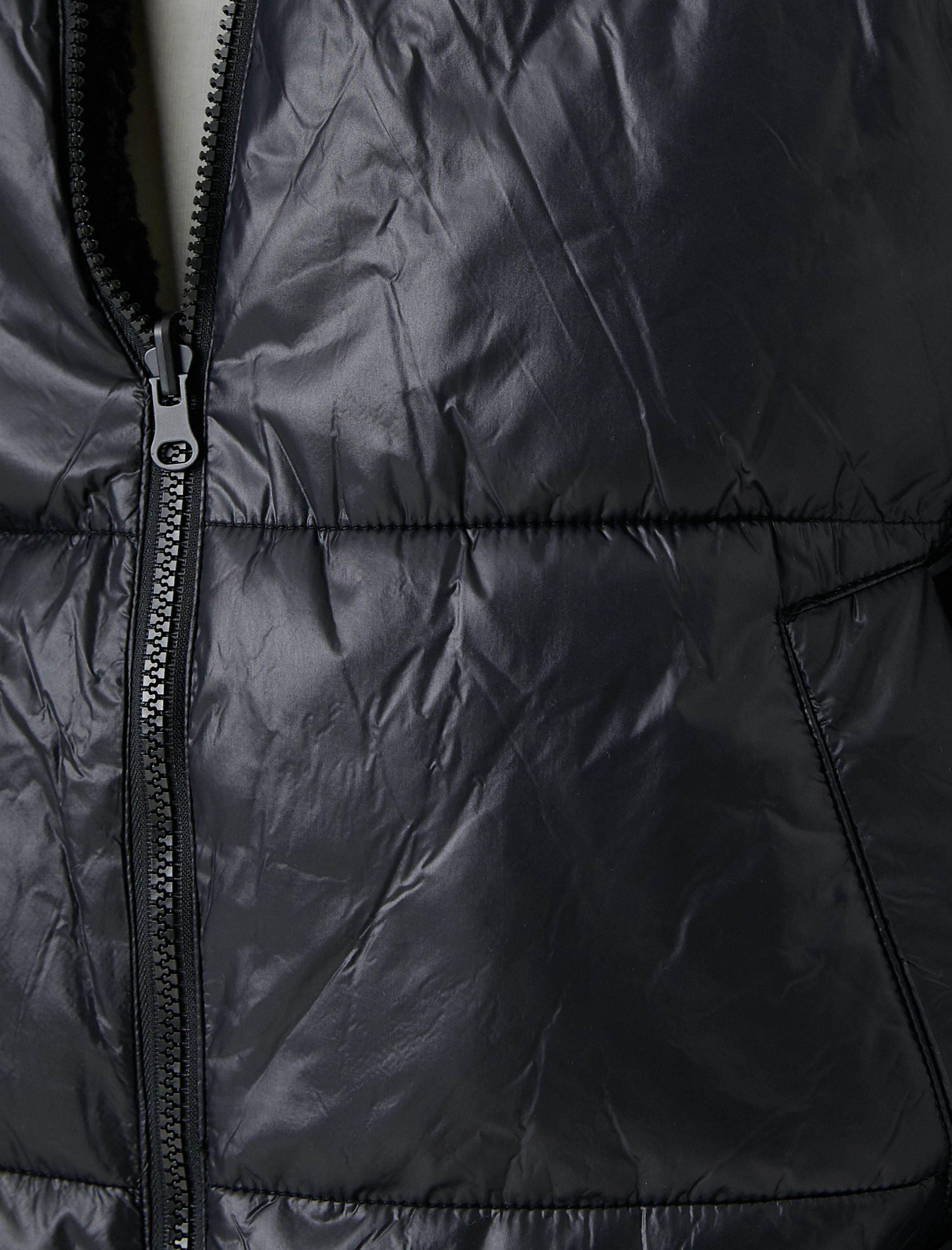   Parlak Şişme Mont Slogan Baskılı Çift Taraflı Cepli Su Geçirmez