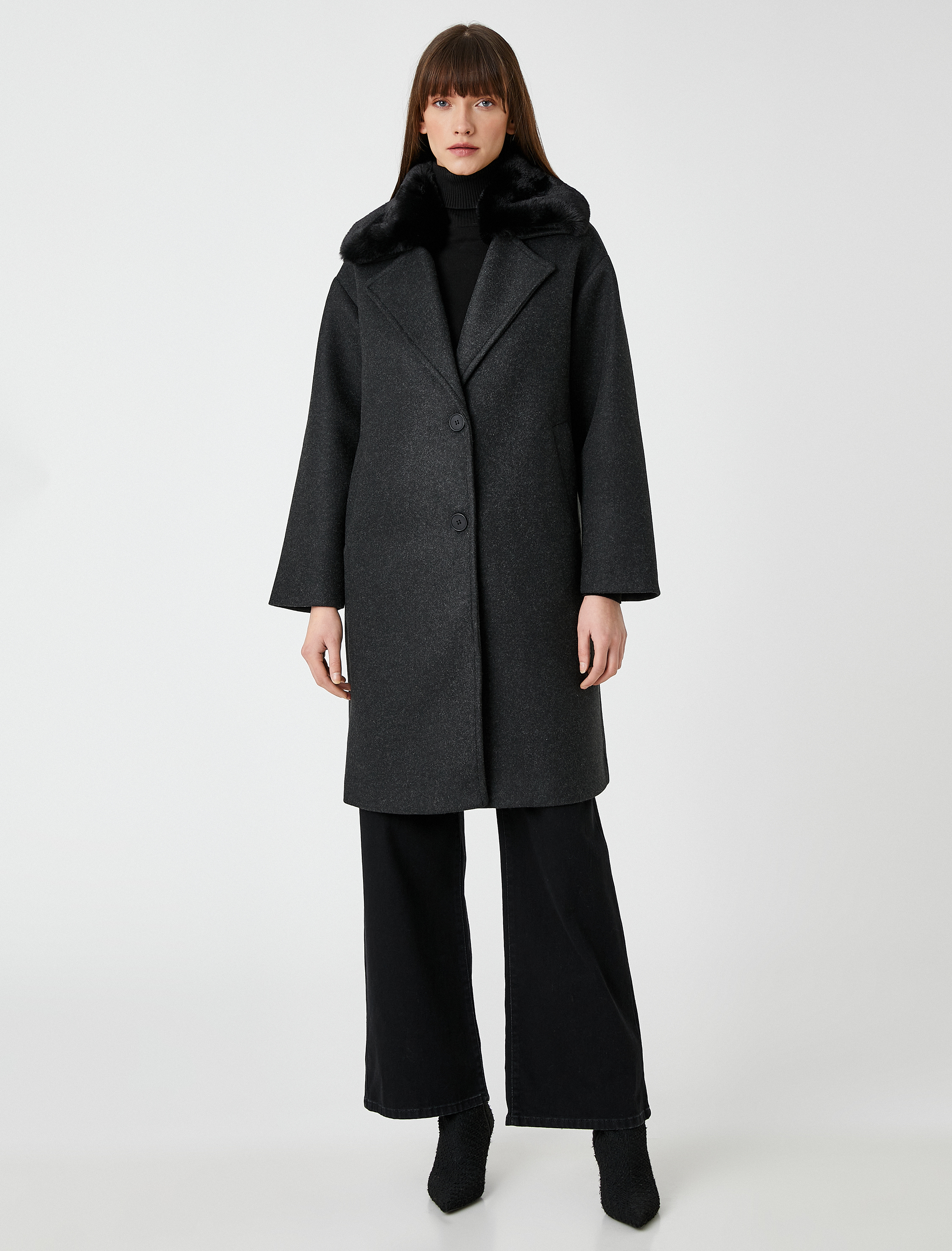   Oversize Yünlü Kaşe Kaban Yakası Çıkarılabilir Peluş Detaylı