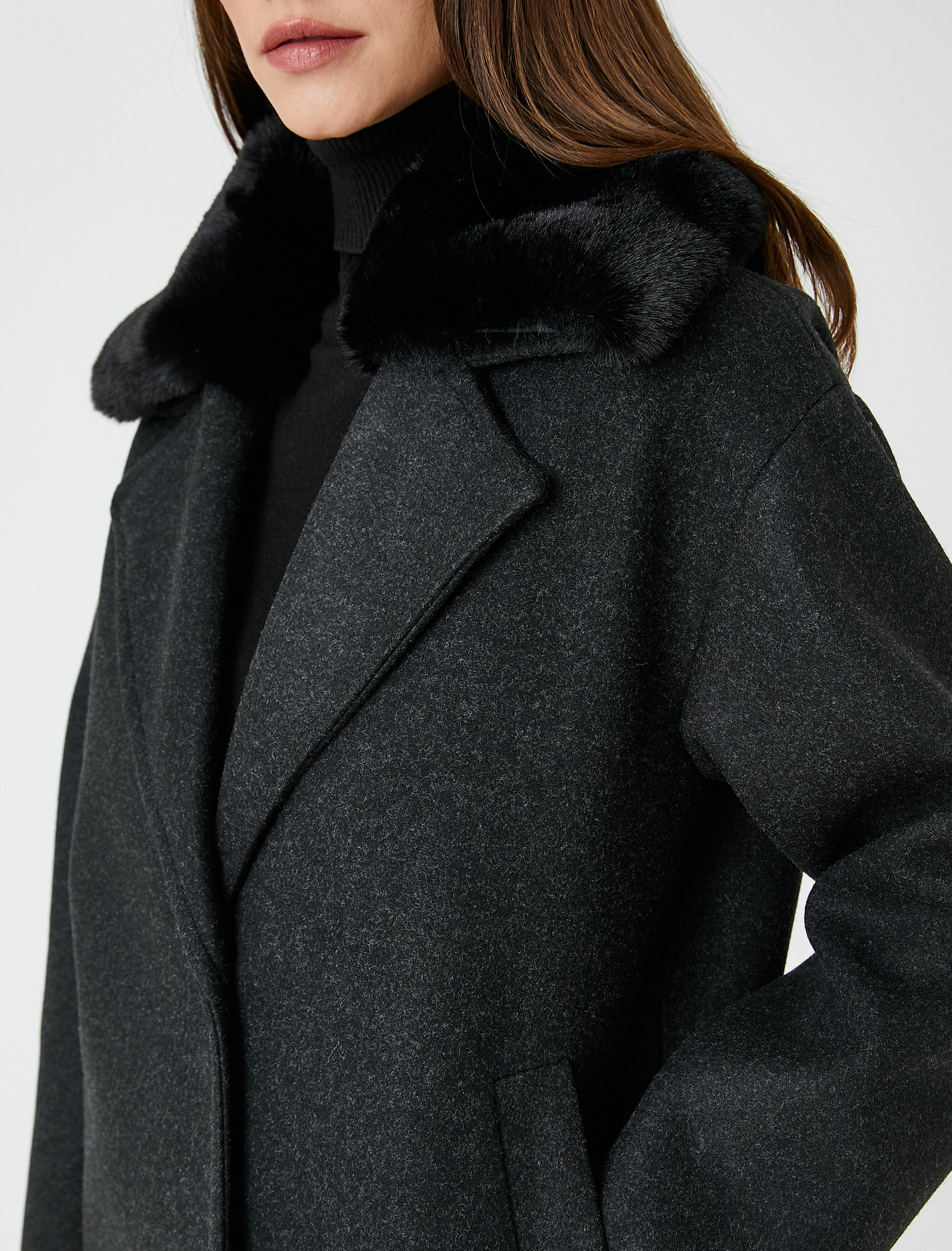   Oversize Yünlü Kaşe Kaban Yakası Çıkarılabilir Peluş Detaylı