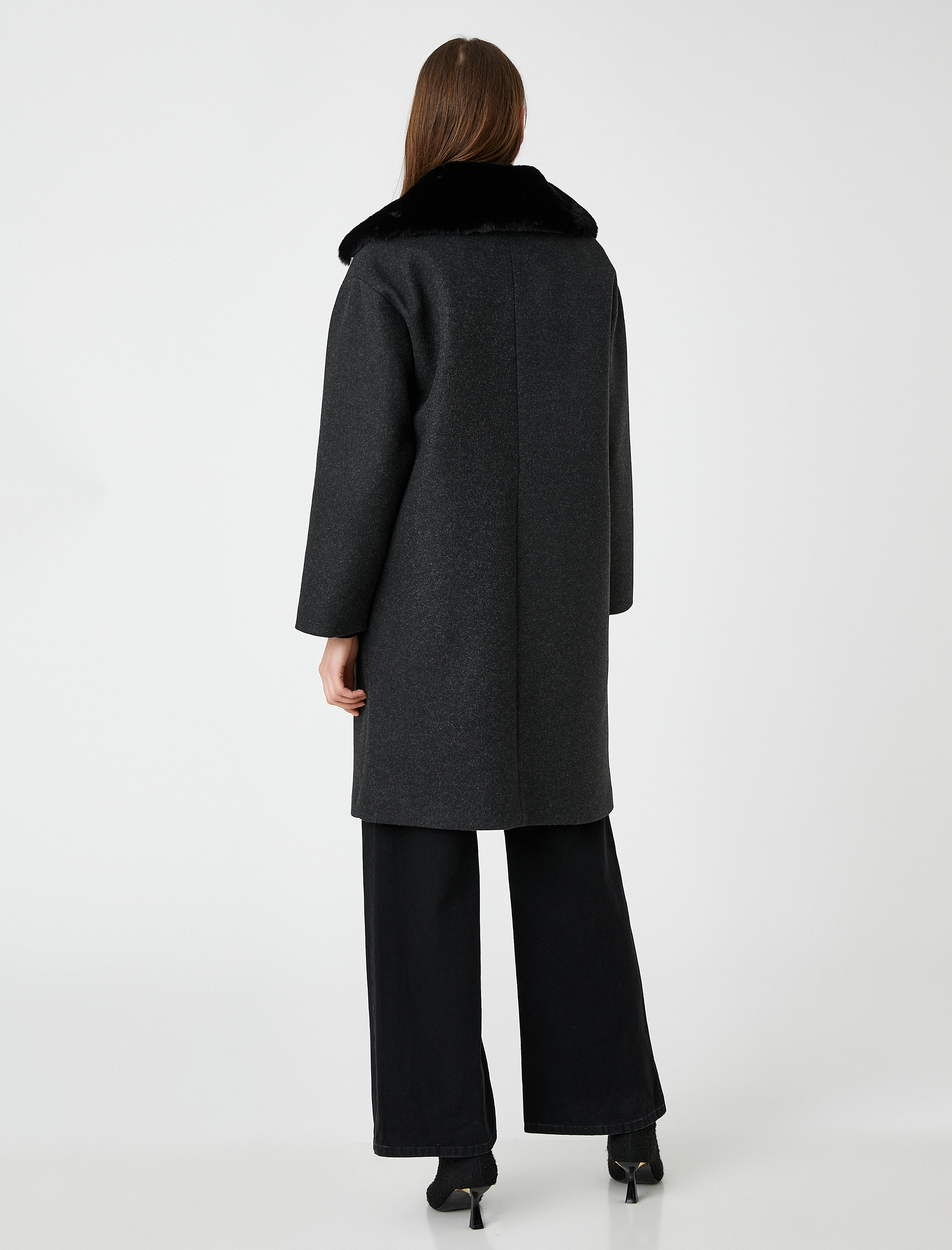   Oversize Yünlü Kaşe Kaban Yakası Çıkarılabilir Peluş Detaylı