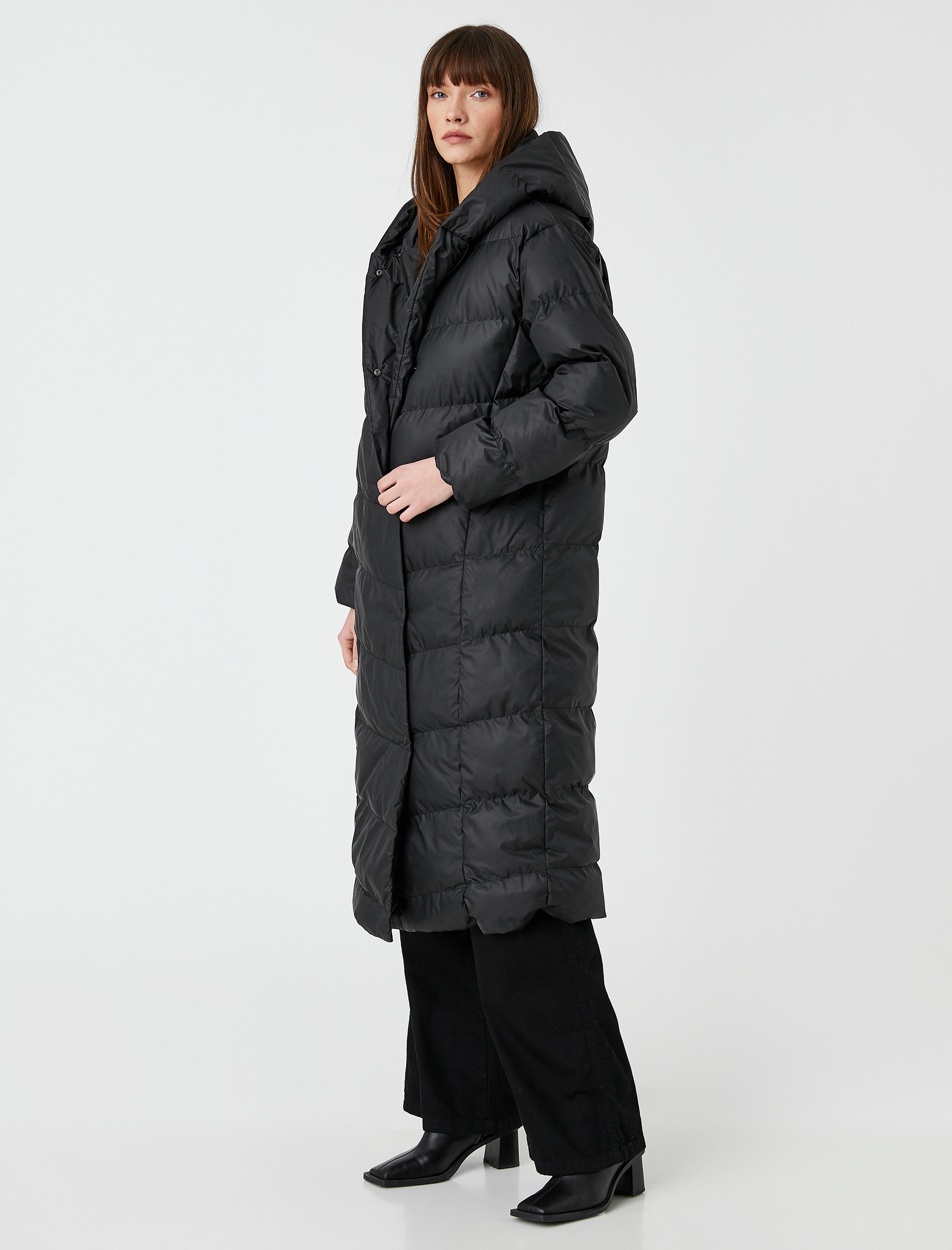   Uzun Şişme Mont Kapüşonlu Çıtçıtlı Fermuarlı