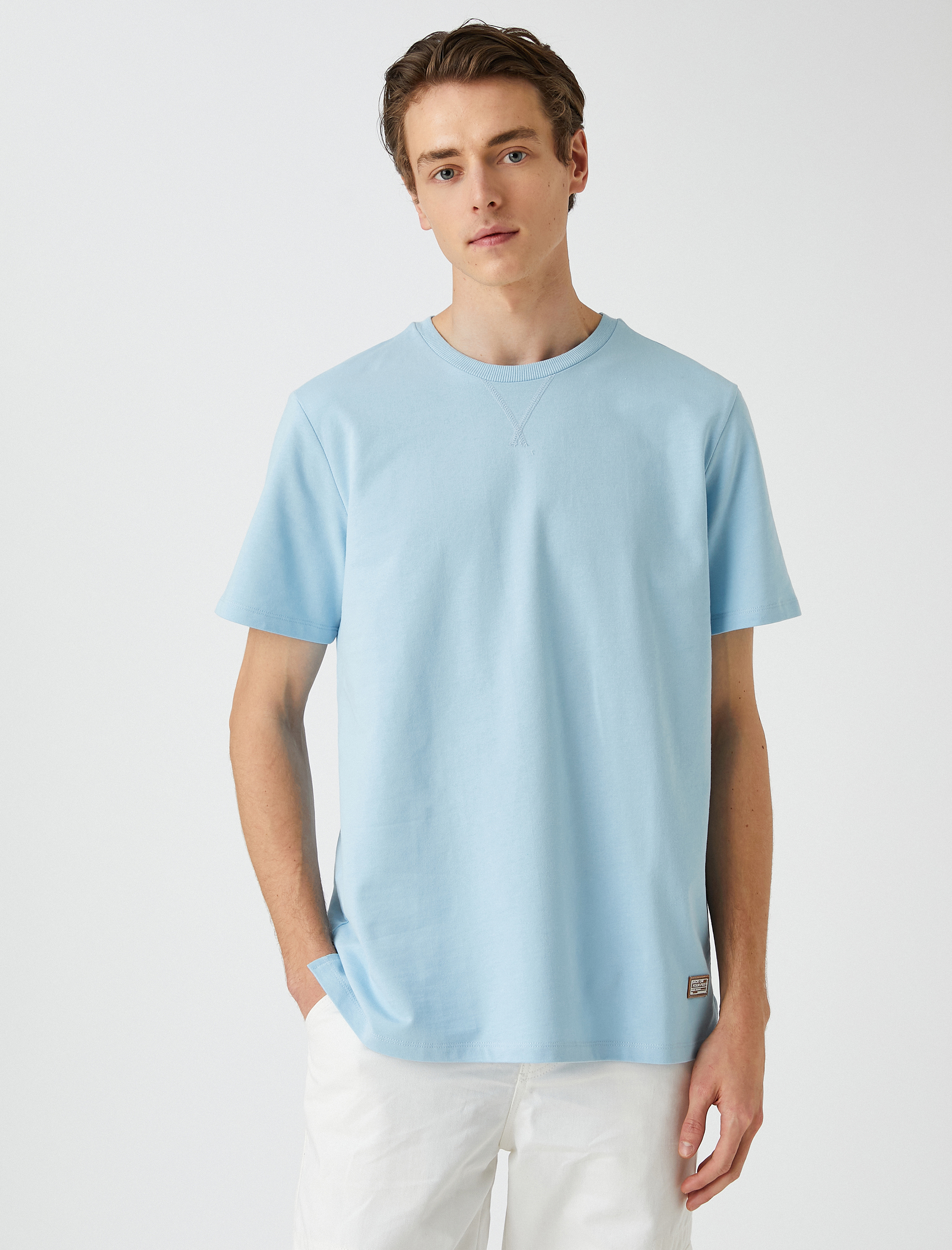   Basic Tişört Etiket Detaylı Bisiklet Yaka Kısa Kollu