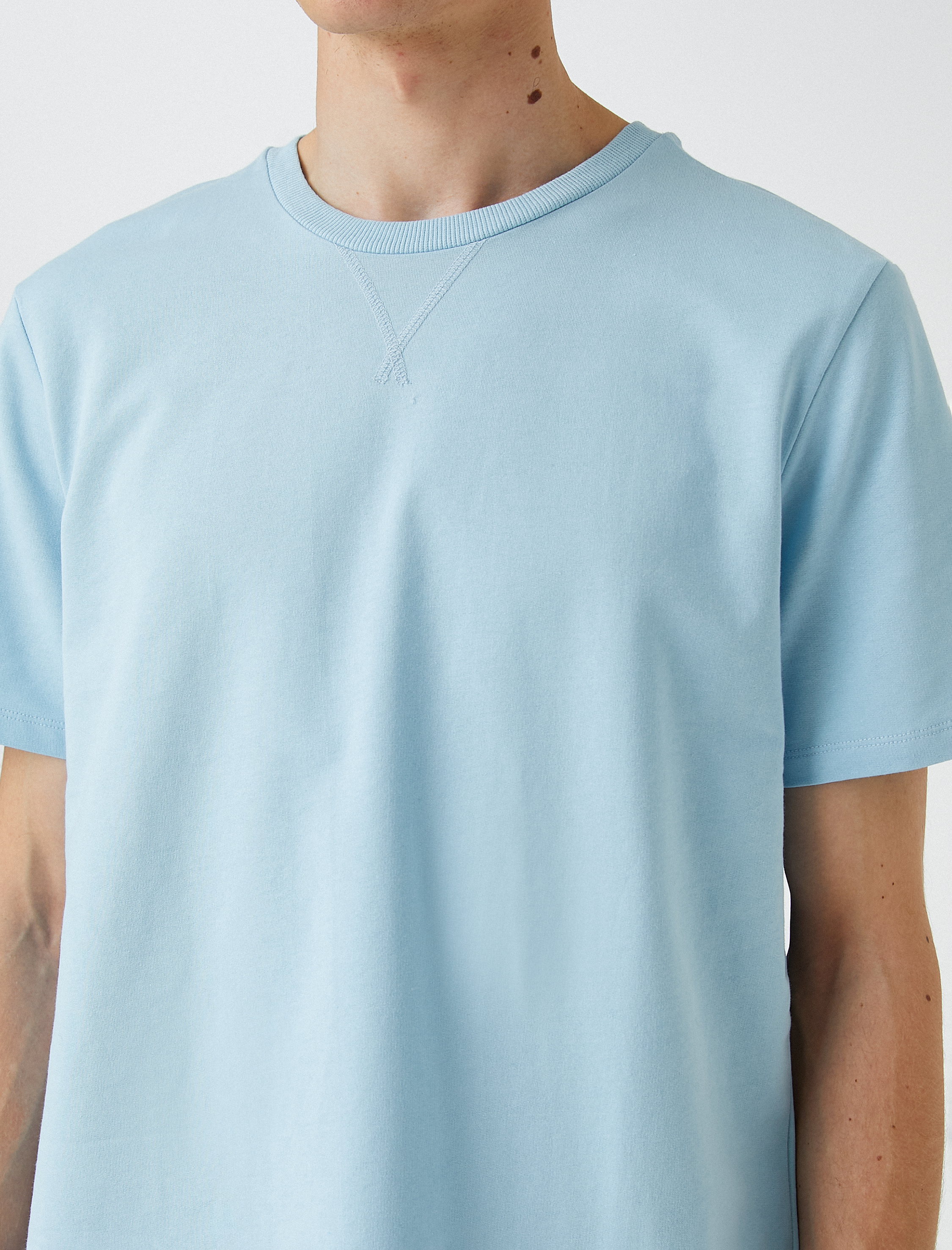   Basic Tişört Etiket Detaylı Bisiklet Yaka Kısa Kollu