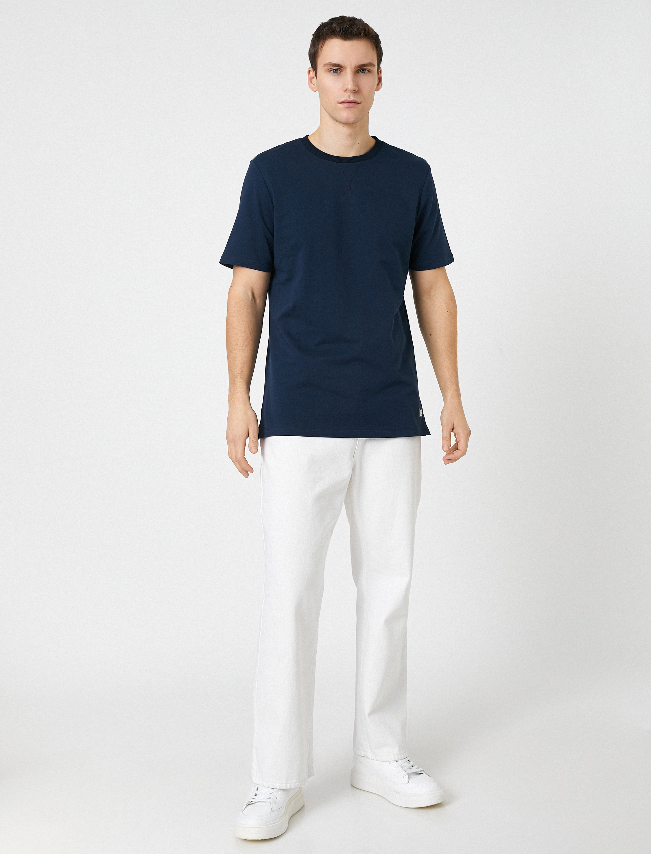   Basic Tişört Etiket Detaylı Bisiklet Yaka Kısa Kollu