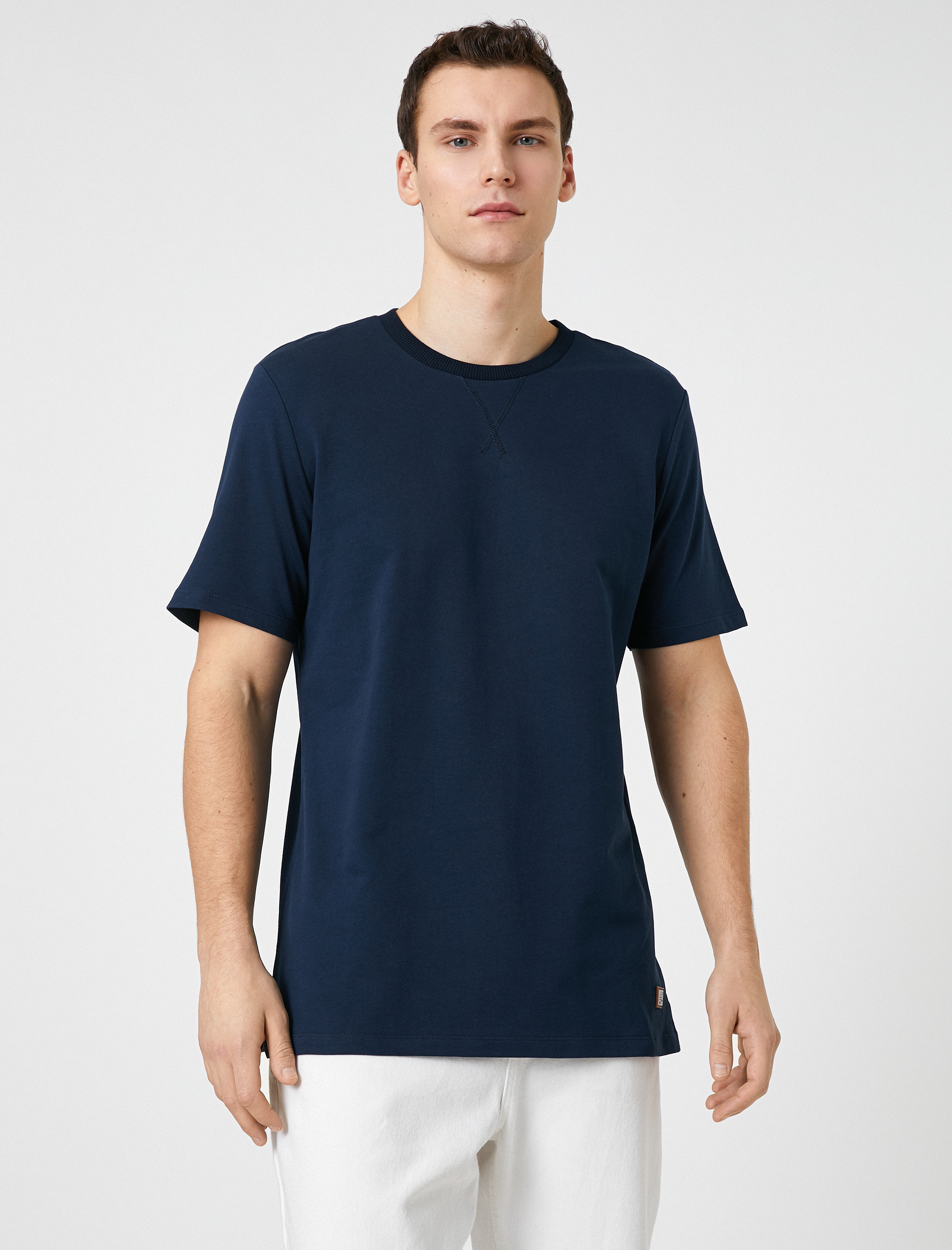   Basic Tişört Etiket Detaylı Bisiklet Yaka Kısa Kollu