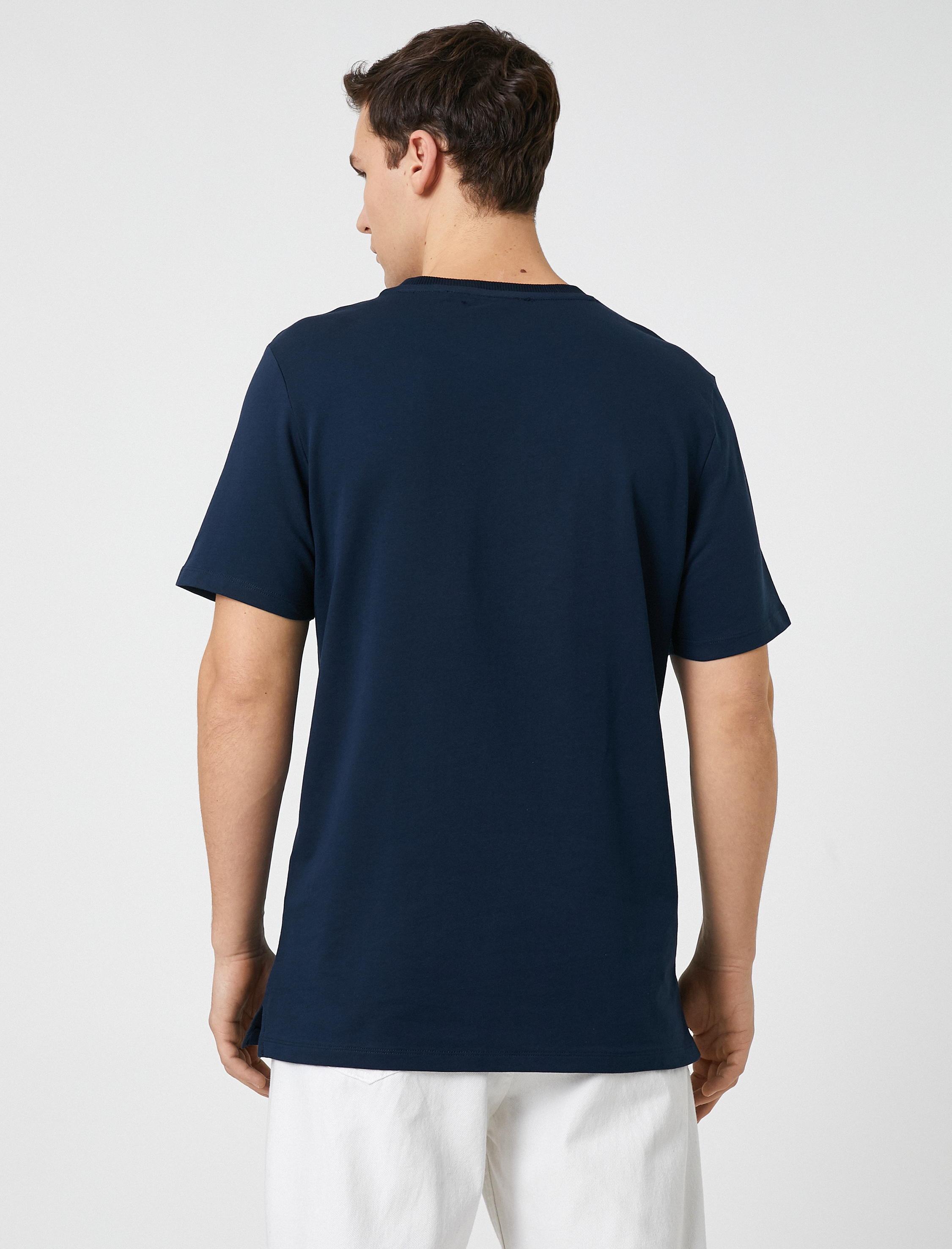   Basic Tişört Etiket Detaylı Bisiklet Yaka Kısa Kollu