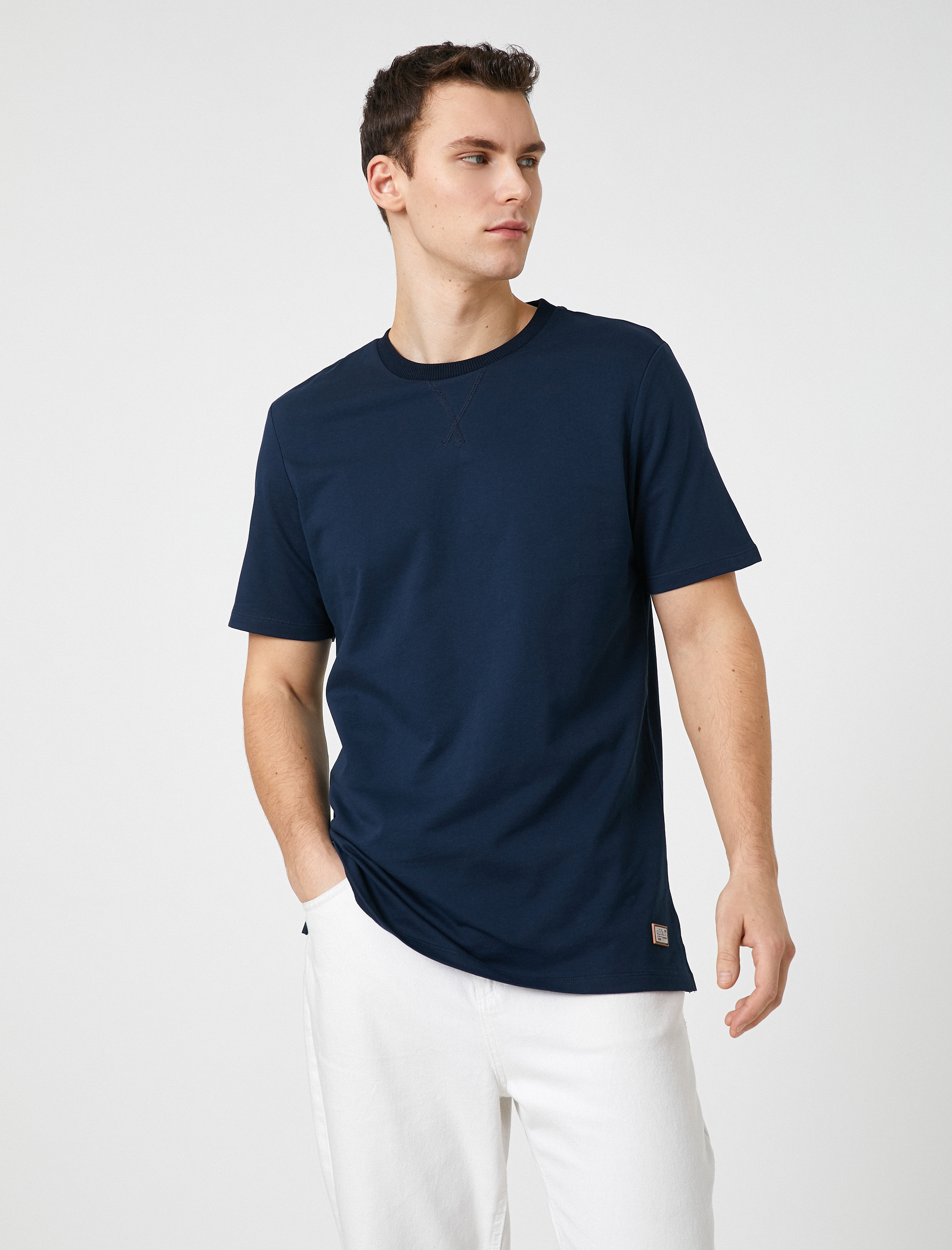   Basic Tişört Etiket Detaylı Bisiklet Yaka Kısa Kollu