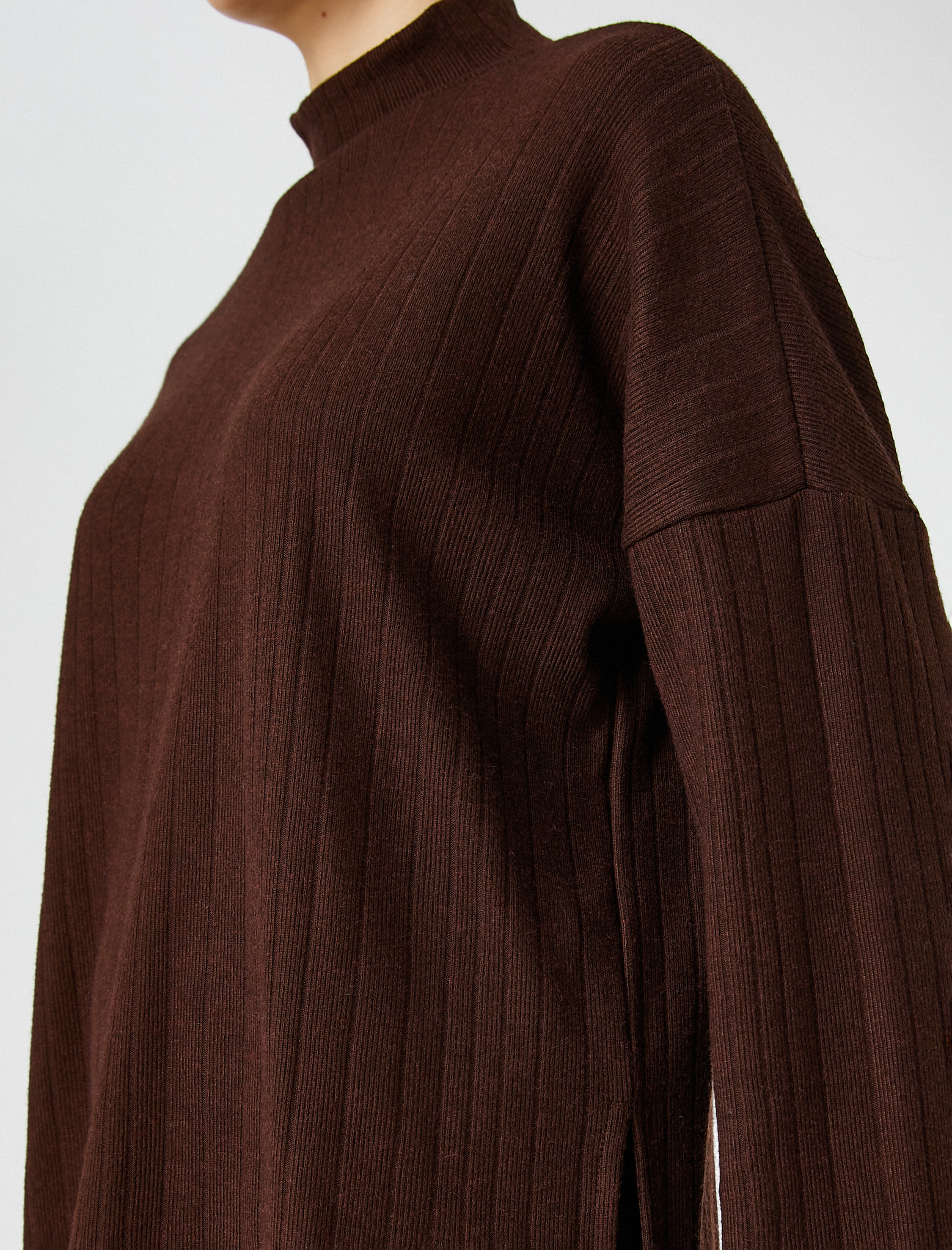   Koton X Şahika Ercümen - Yarım Balıkçı Yaka Yandan Yırtmaçlı Uzun Kollu Tişört