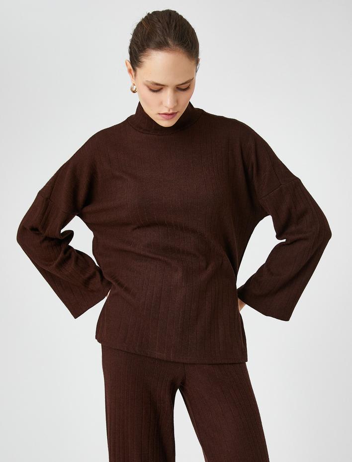  Koton X Şahika Ercümen - Yarım Balıkçı Yaka Yandan Yırtmaçlı Uzun Kollu Tişört