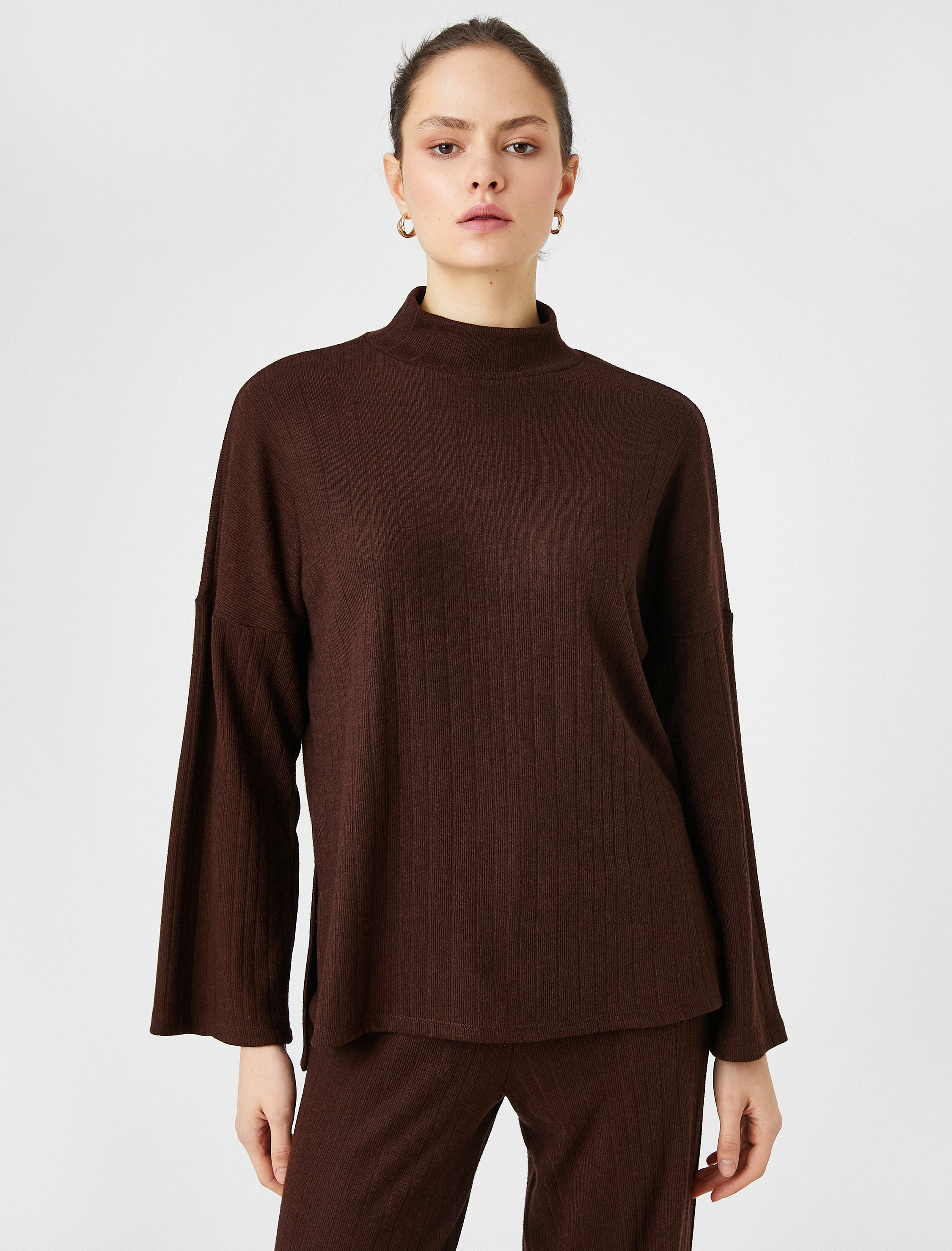   Koton X Şahika Ercümen - Yarım Balıkçı Yaka Yandan Yırtmaçlı Uzun Kollu Tişört