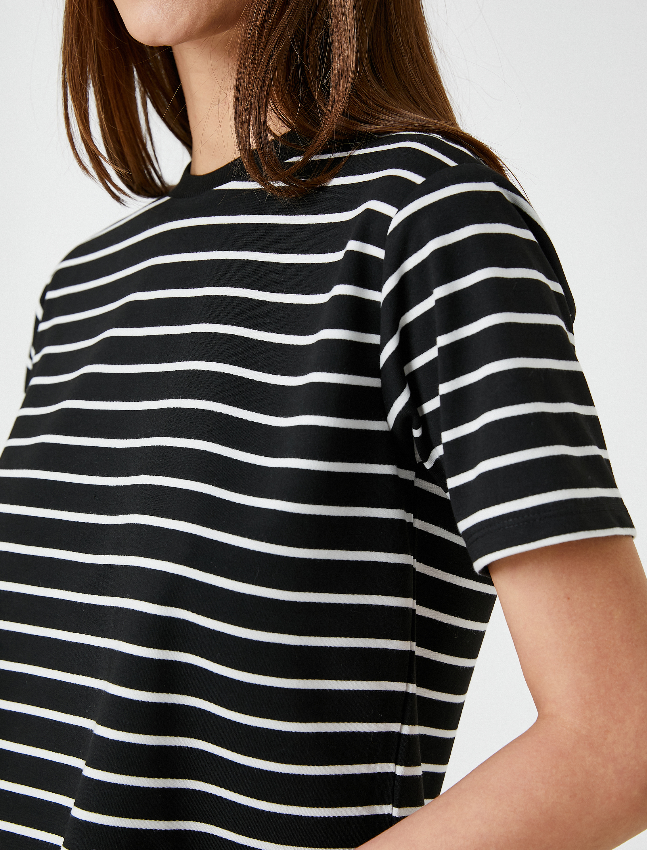   Kısa Kollu Bisiklet Yaka Tişört