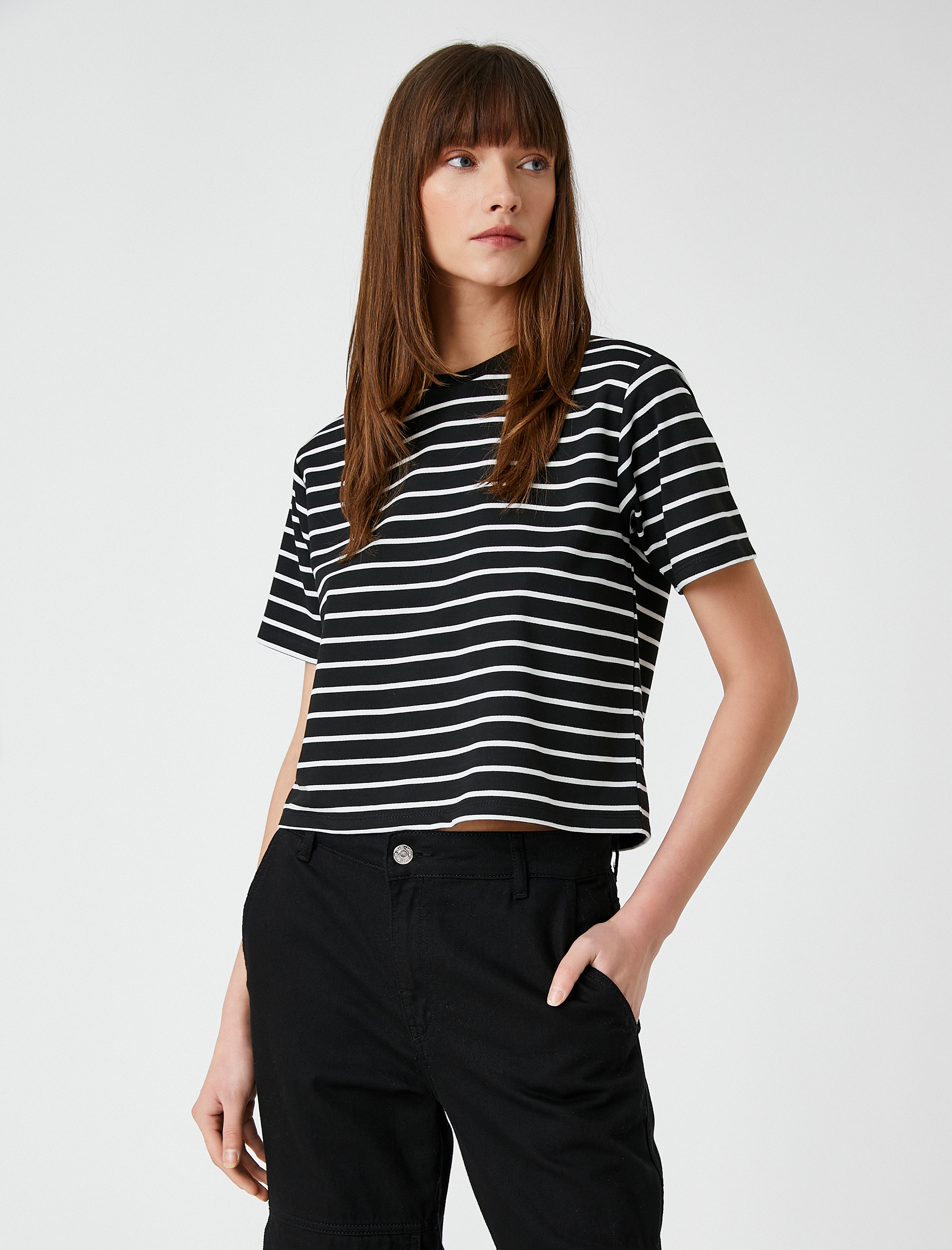   Kısa Kollu Bisiklet Yaka Tişört