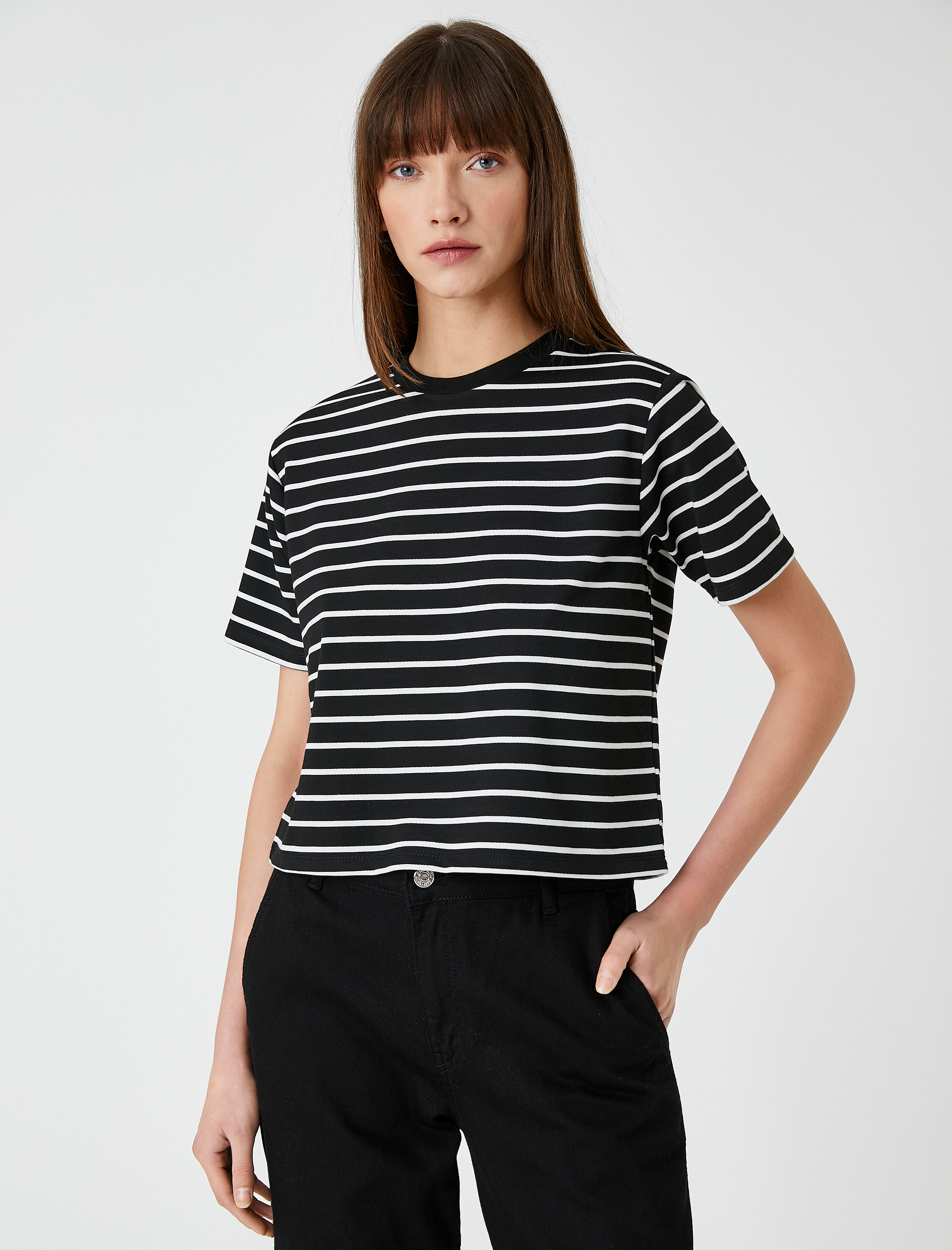   Kısa Kollu Bisiklet Yaka Tişört