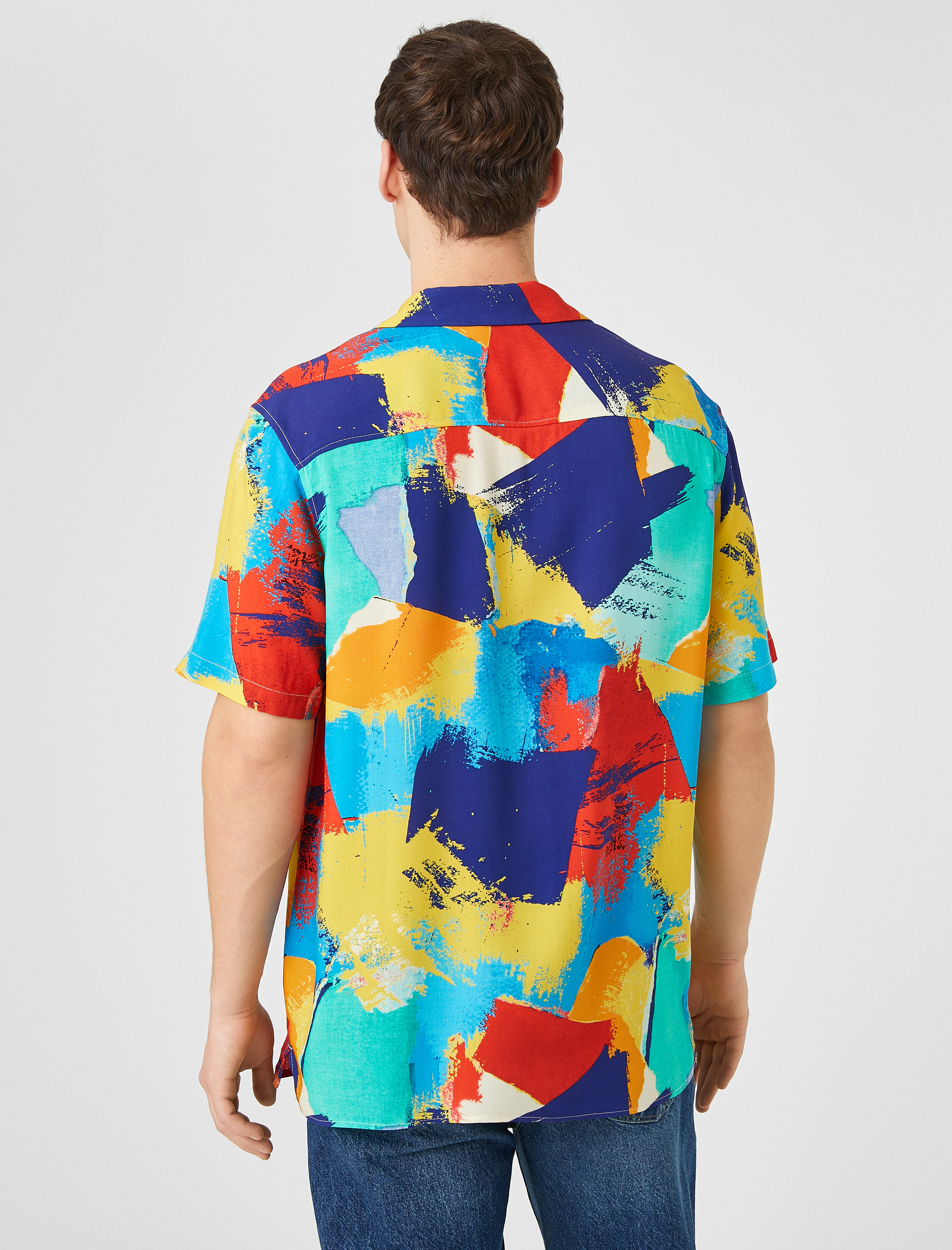   Yazlık Gömlek Kısa Kollu Devrik Yaka Soyut Baskı Detaylı