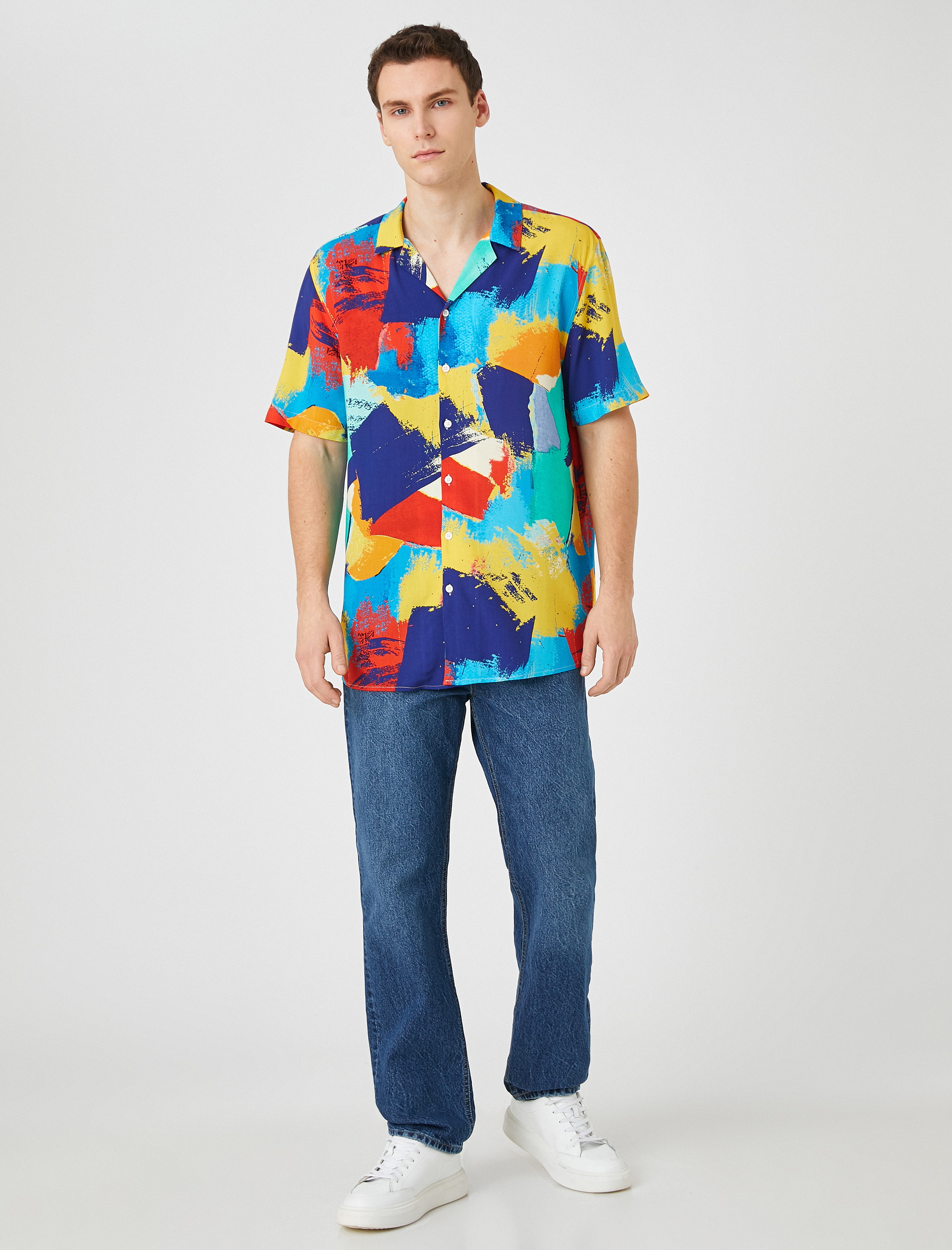   Yazlık Gömlek Kısa Kollu Devrik Yaka Soyut Baskı Detaylı