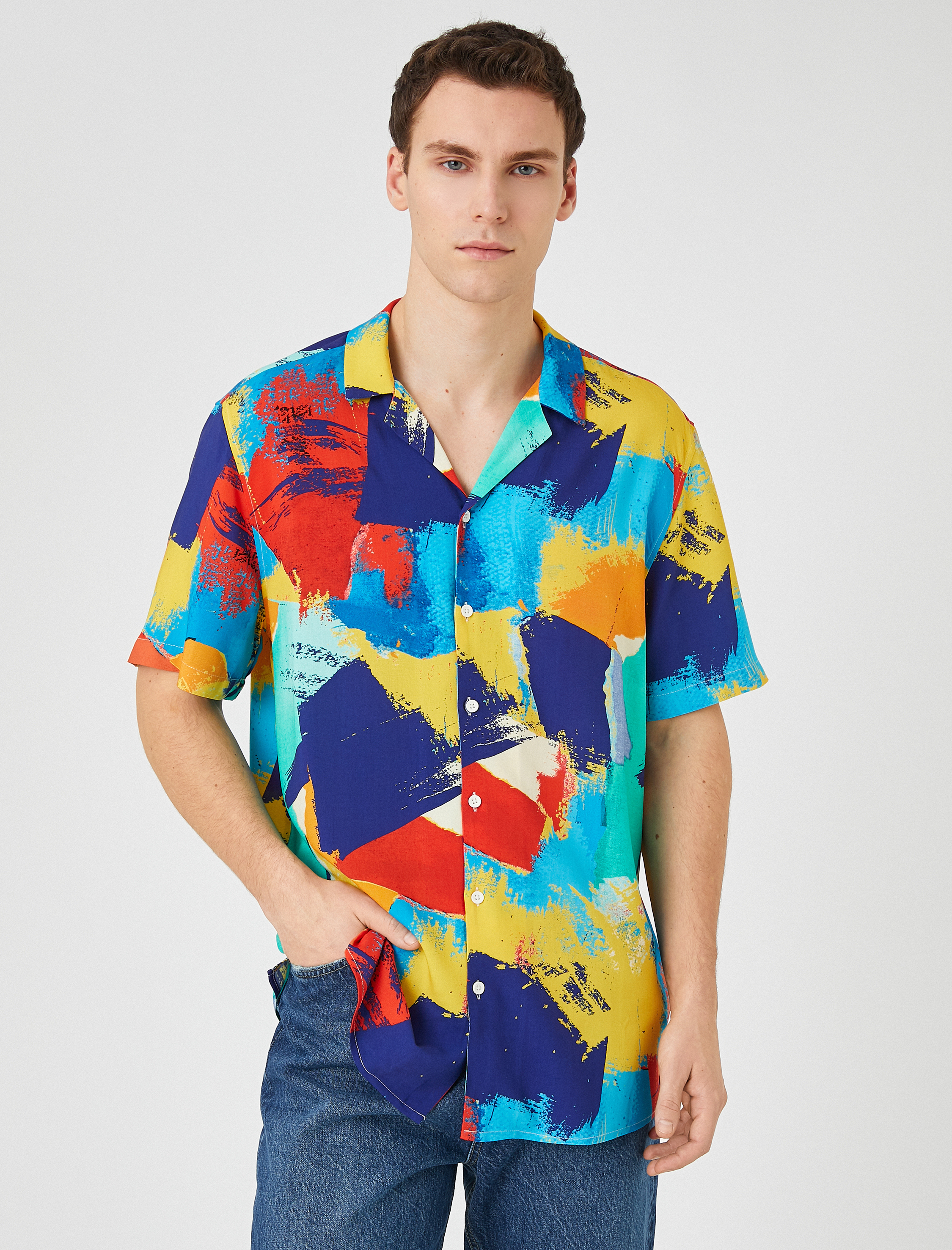   Yazlık Gömlek Kısa Kollu Devrik Yaka Soyut Baskı Detaylı