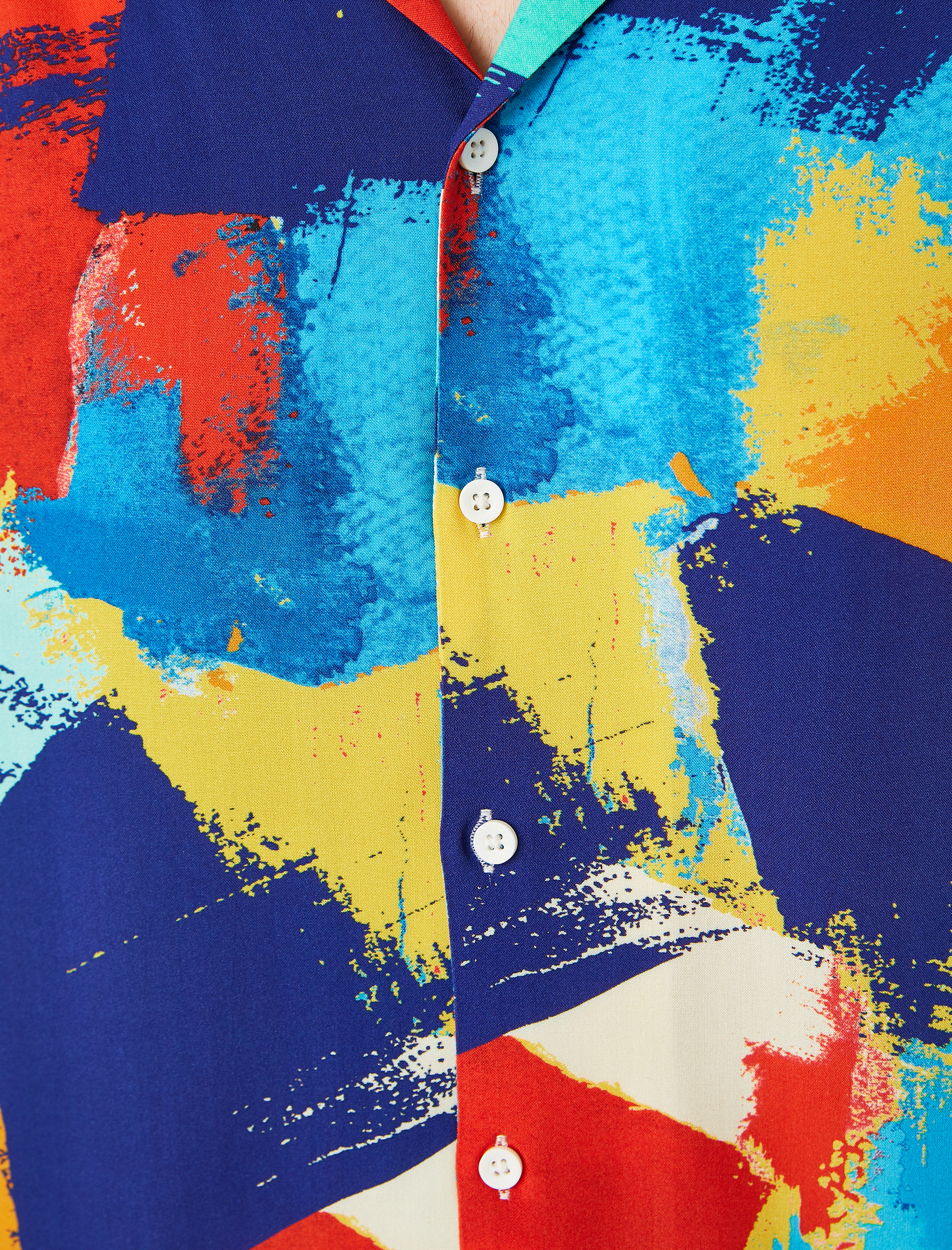   Yazlık Gömlek Kısa Kollu Devrik Yaka Soyut Baskı Detaylı