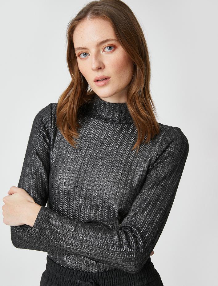  Koton X Şahika Ercümen - Yarım Balıkçı Yaka Parlak Uzun Kollu Tişört